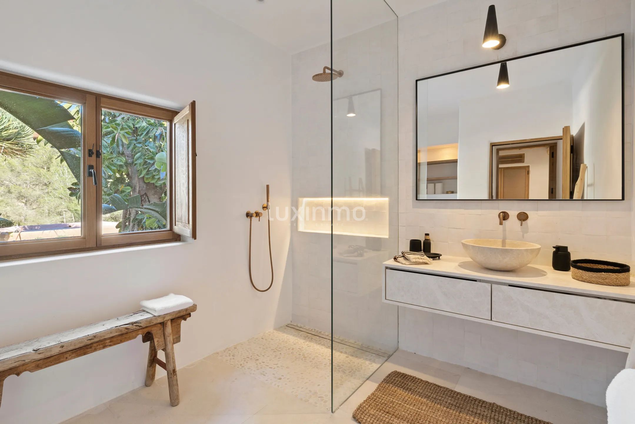 A Luxurious Shabby Chic Retreat in the Balearic Islands — photo 33