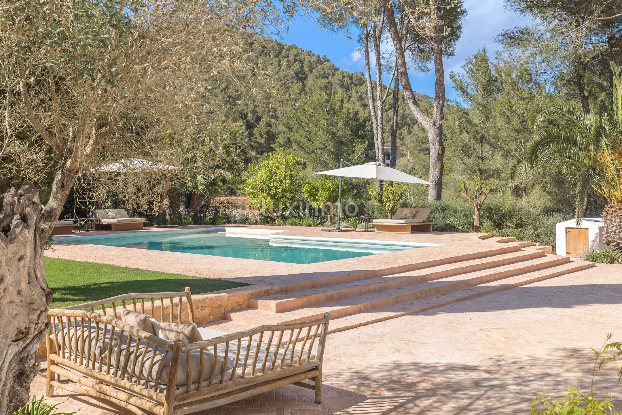 A Luxurious Shabby Chic Retreat in the Balearic Islands — photo 6