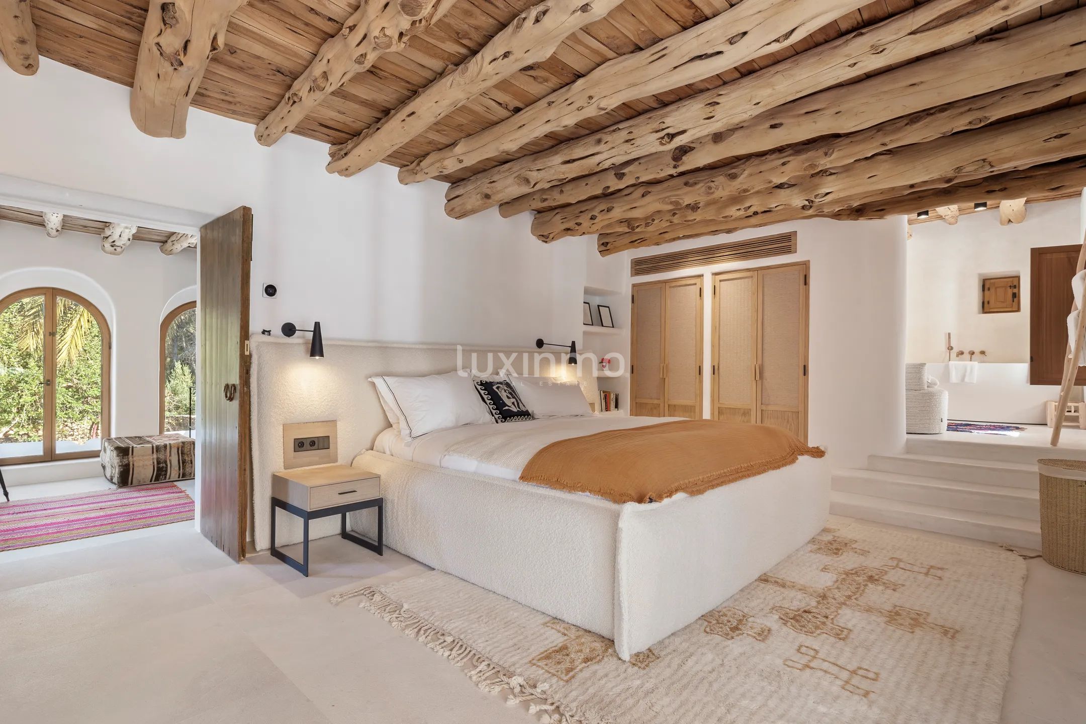 A Luxurious Shabby Chic Retreat in the Balearic Islands — photo 29