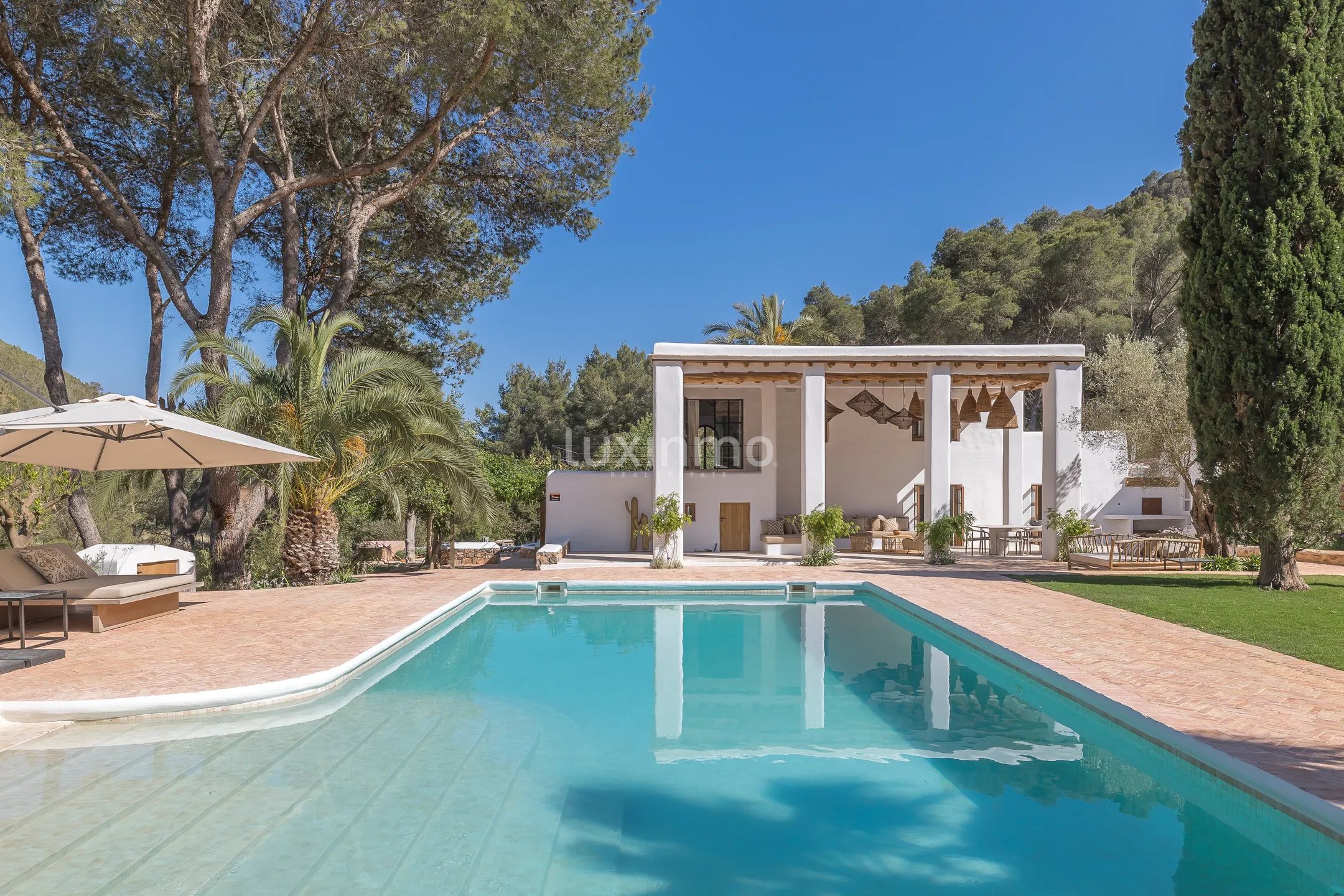 A Luxurious Shabby Chic Retreat in the Balearic Islands — photo 2