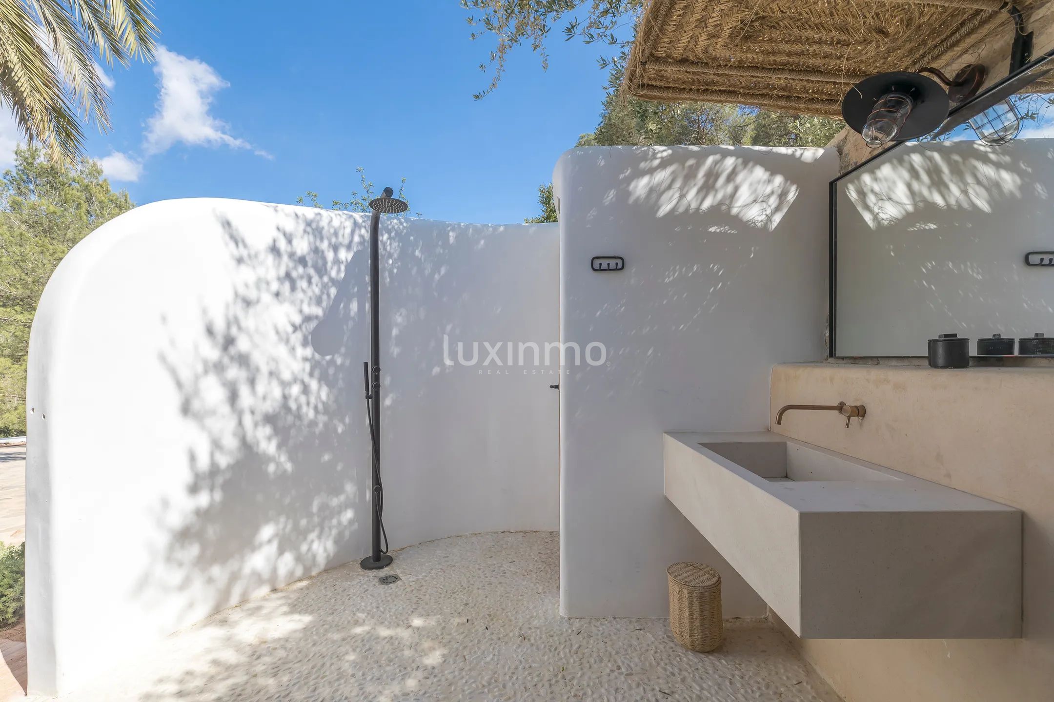 A Luxurious Shabby Chic Retreat in the Balearic Islands — photo 37