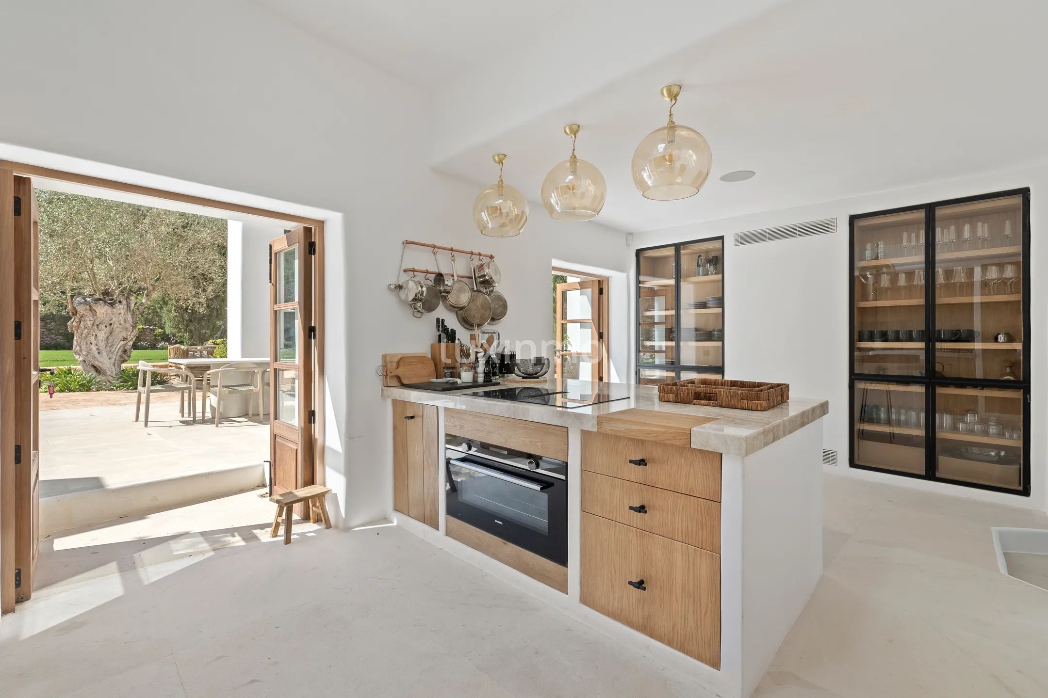 A Luxurious Shabby Chic Retreat in the Balearic Islands — photo 25