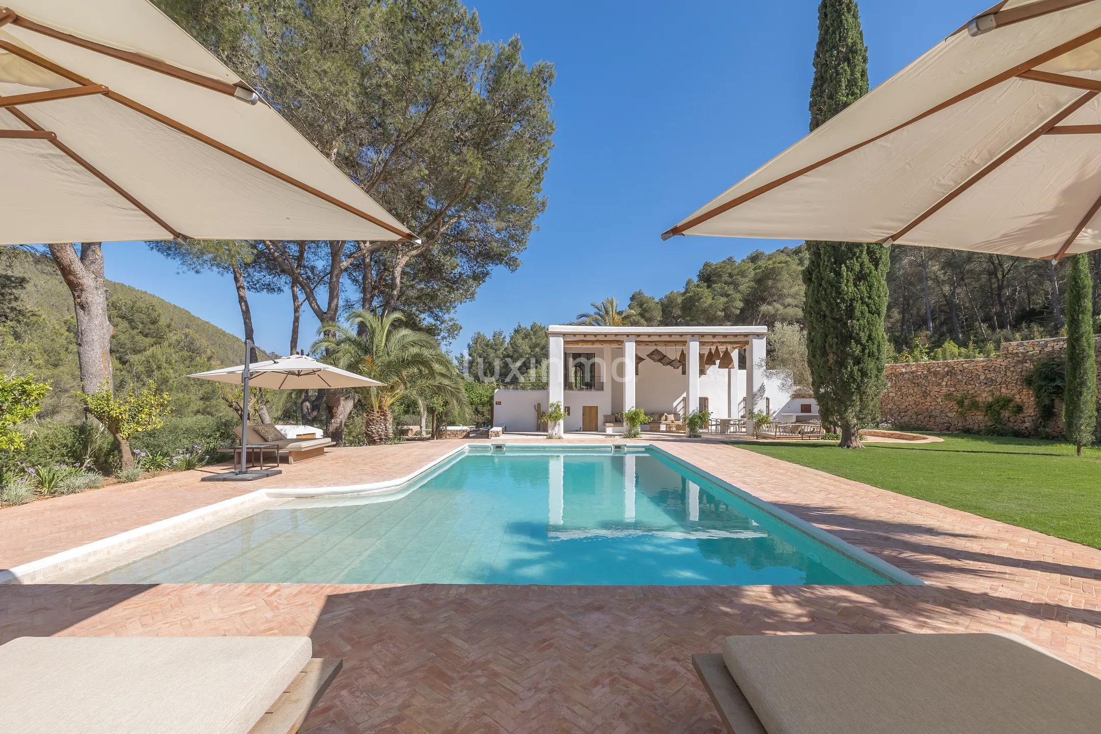 A Luxurious Shabby Chic Retreat in the Balearic Islands — photo 3