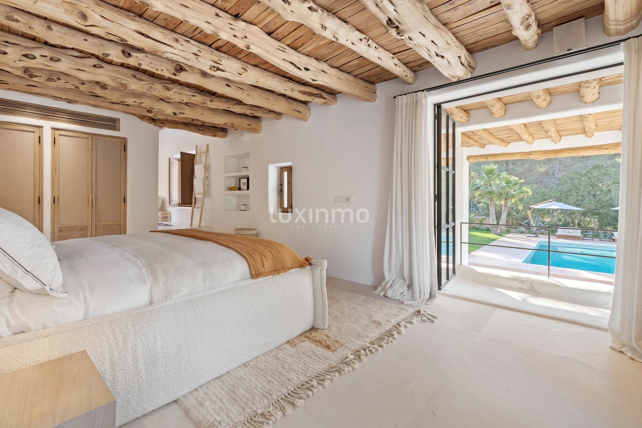 A Luxurious Shabby Chic Retreat in the Balearic Islands — photo 30