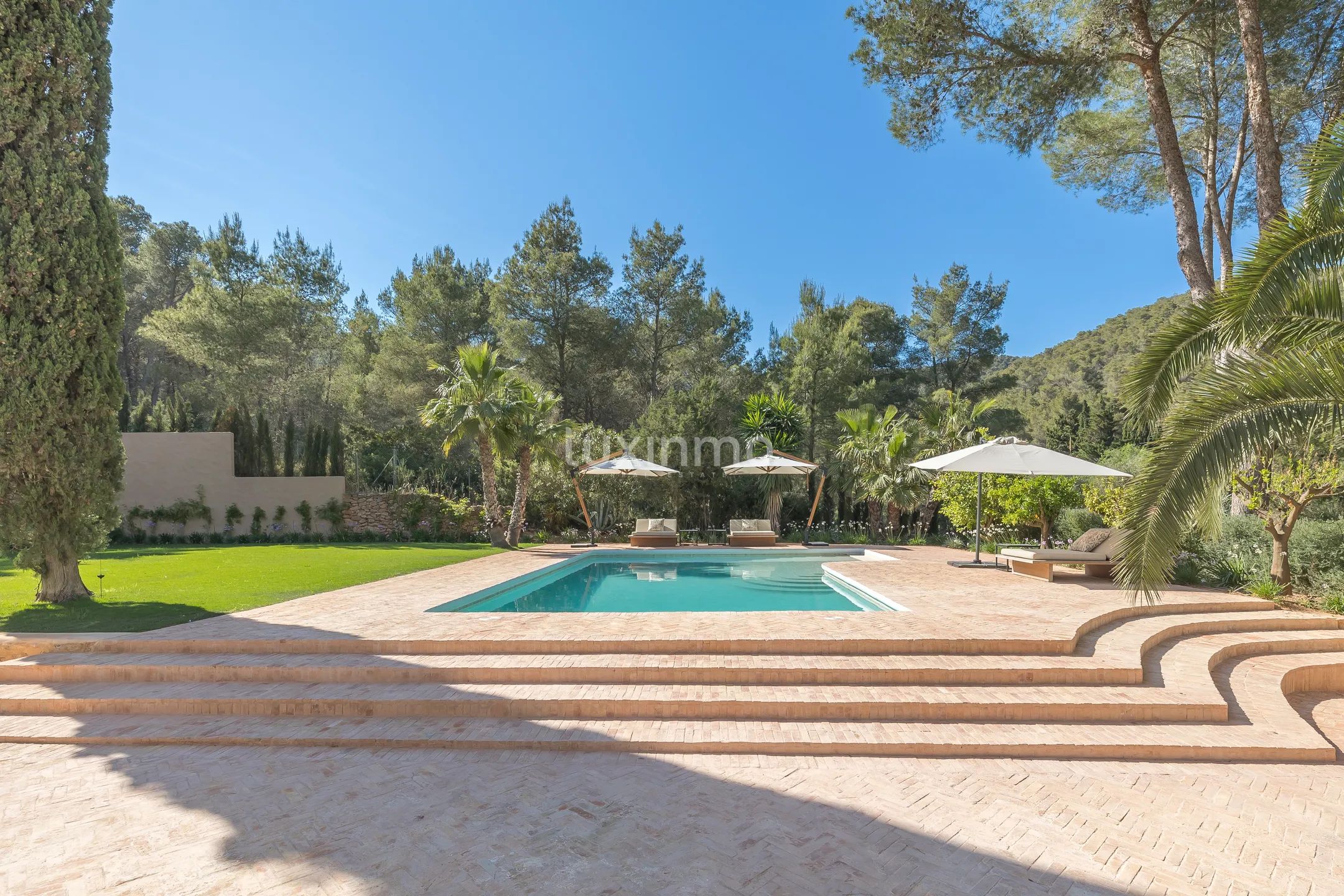 A Luxurious Shabby Chic Retreat in the Balearic Islands — photo 9