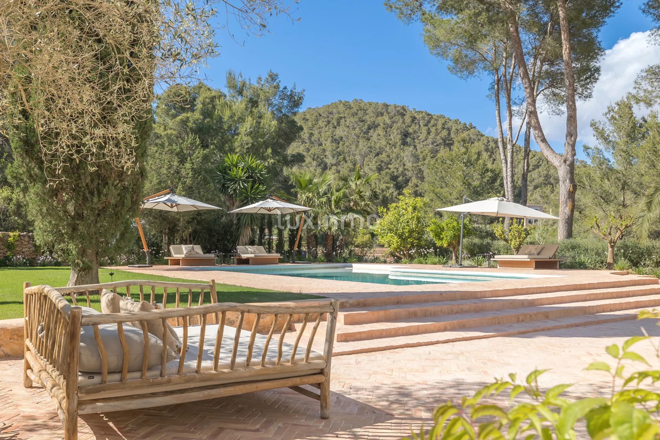 A Luxurious Shabby Chic Retreat in the Balearic Islands — photo 18
