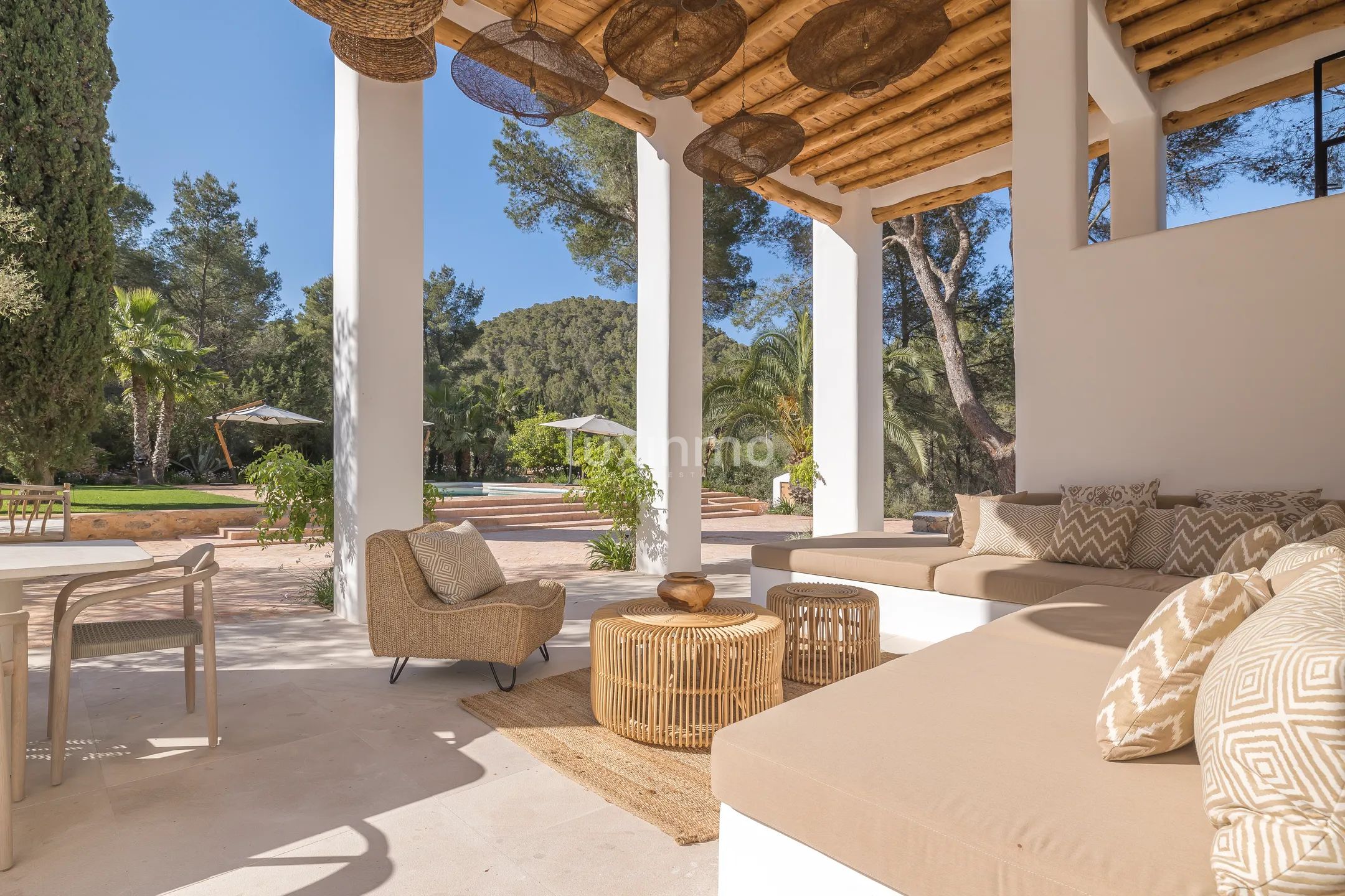 A Luxurious Shabby Chic Retreat in the Balearic Islands — photo 15