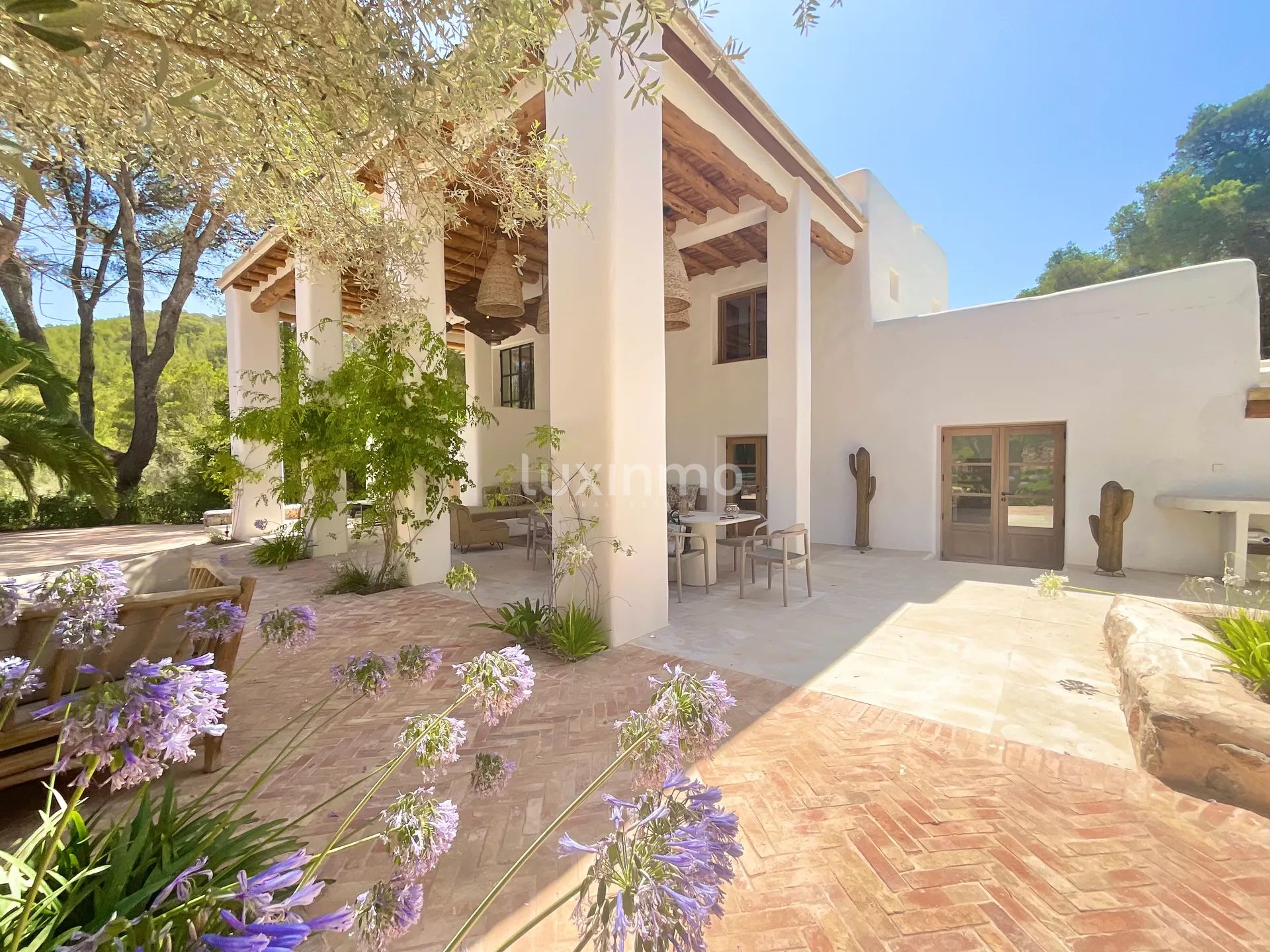 A Luxurious Shabby Chic Retreat in the Balearic Islands — photo 42