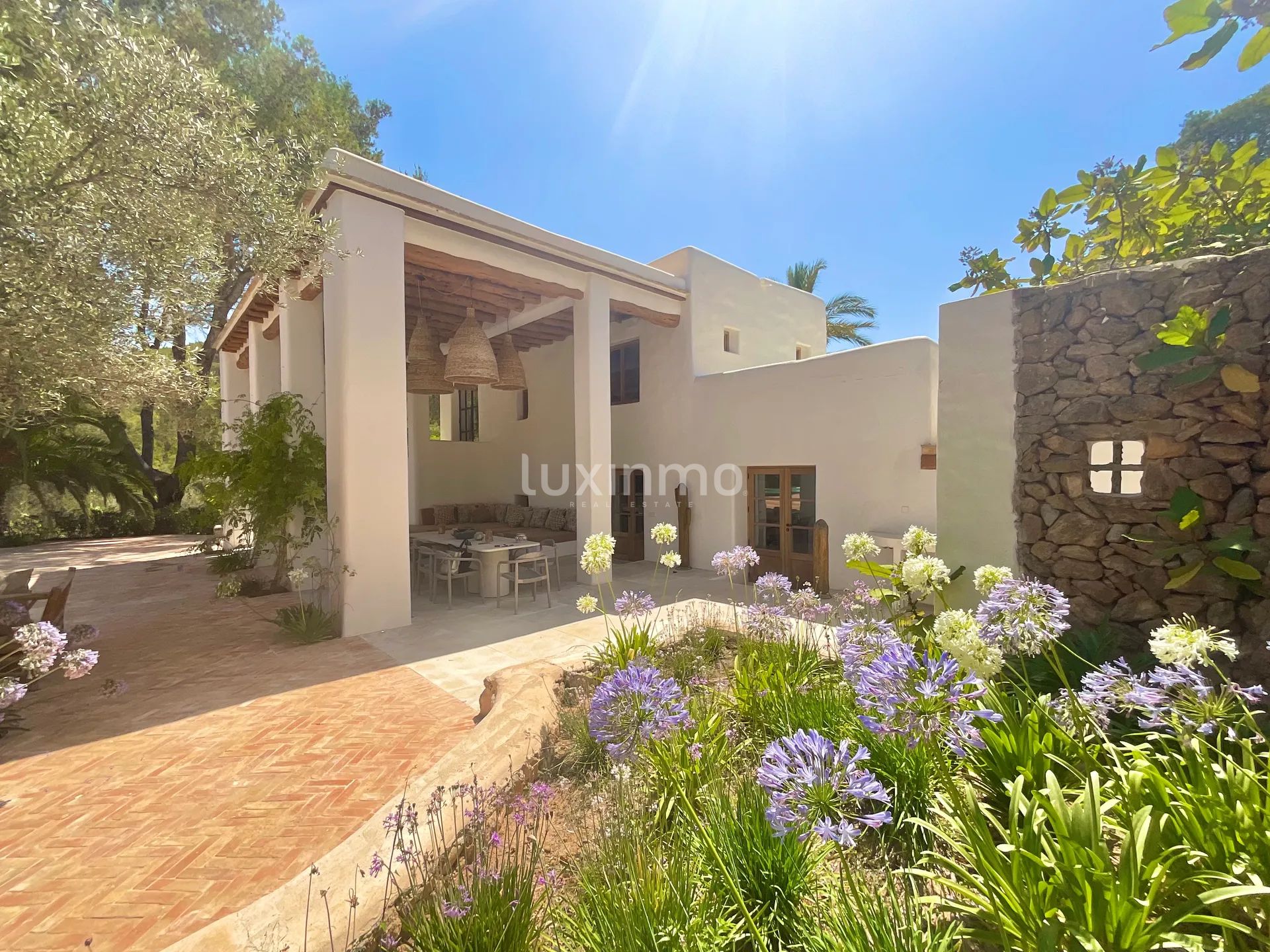 A Luxurious Shabby Chic Retreat in the Balearic Islands — photo 44