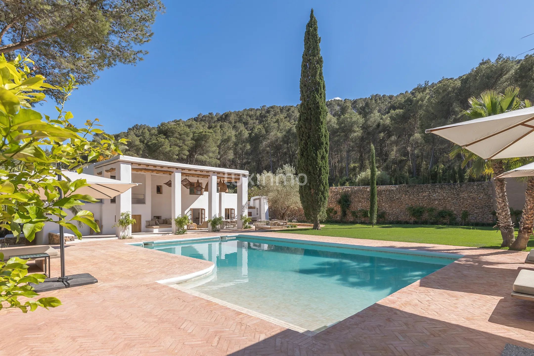 A Luxurious Shabby Chic Retreat in the Balearic Islands — photo 40
