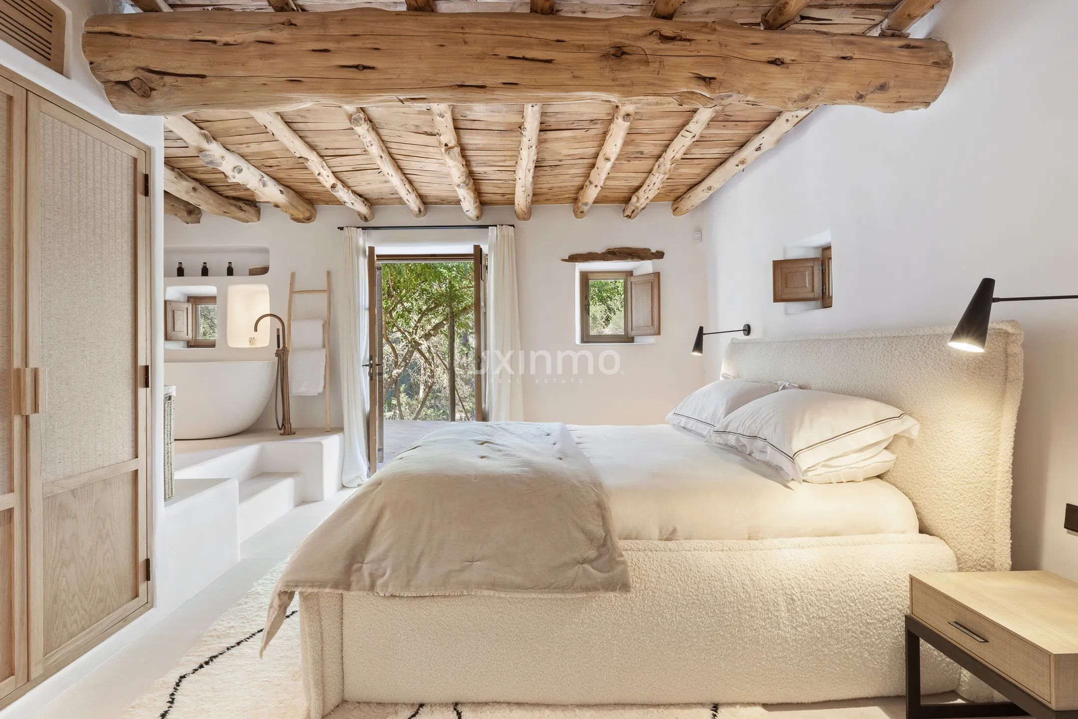 A Luxurious Shabby Chic Retreat in the Balearic Islands — photo 31