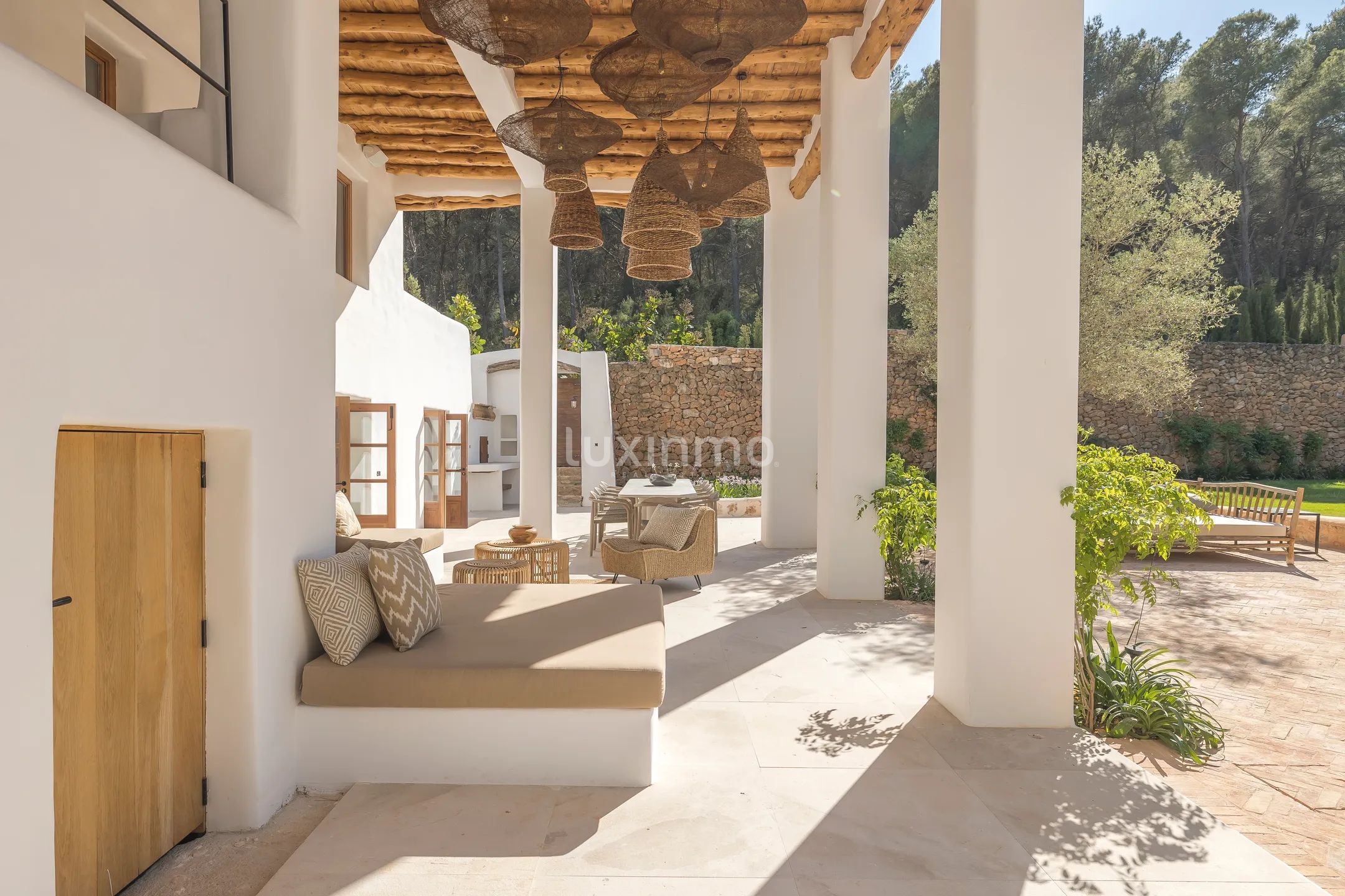 A Luxurious Shabby Chic Retreat in the Balearic Islands — photo 13