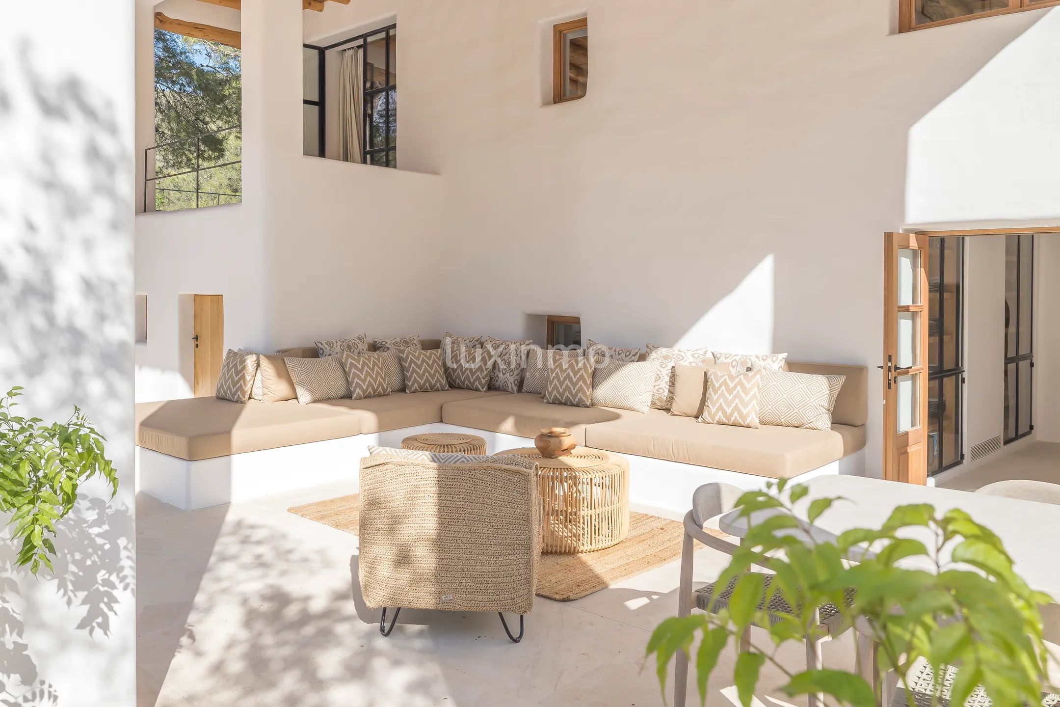 A Luxurious Shabby Chic Retreat in the Balearic Islands — photo 12