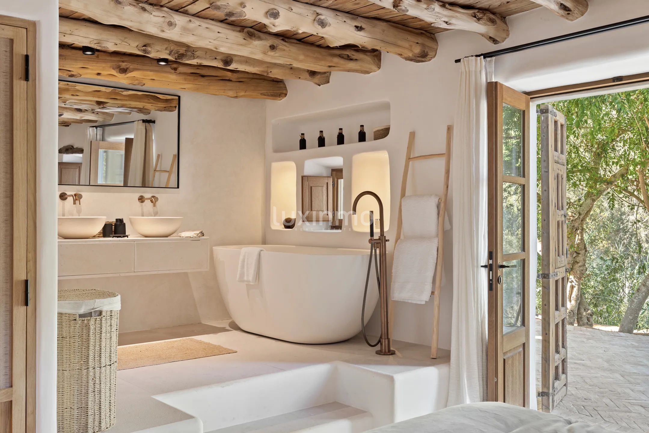 A Luxurious Shabby Chic Retreat in the Balearic Islands — photo 32