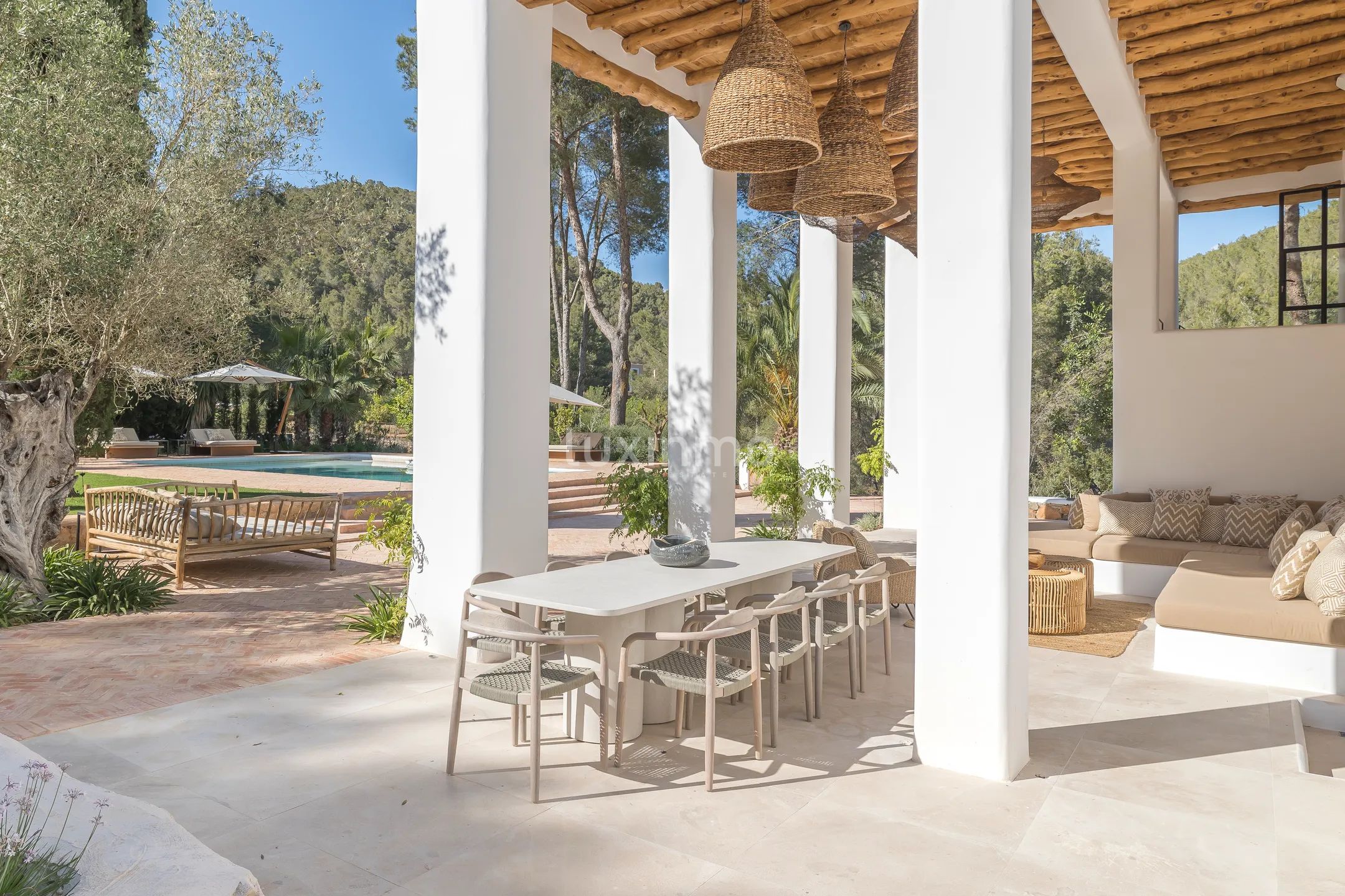 A Luxurious Shabby Chic Retreat in the Balearic Islands — photo 14