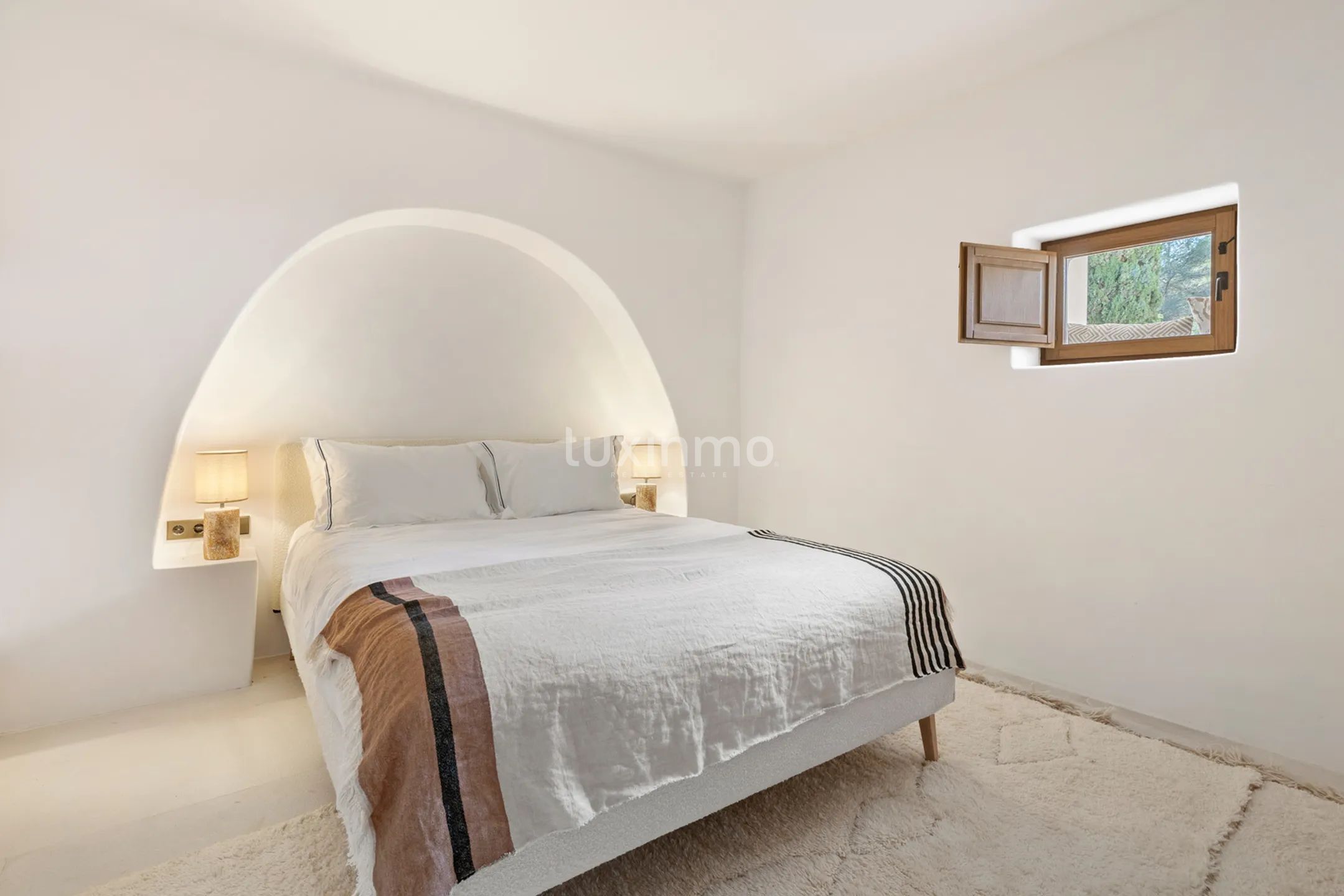 A Luxurious Shabby Chic Retreat in the Balearic Islands — photo 35