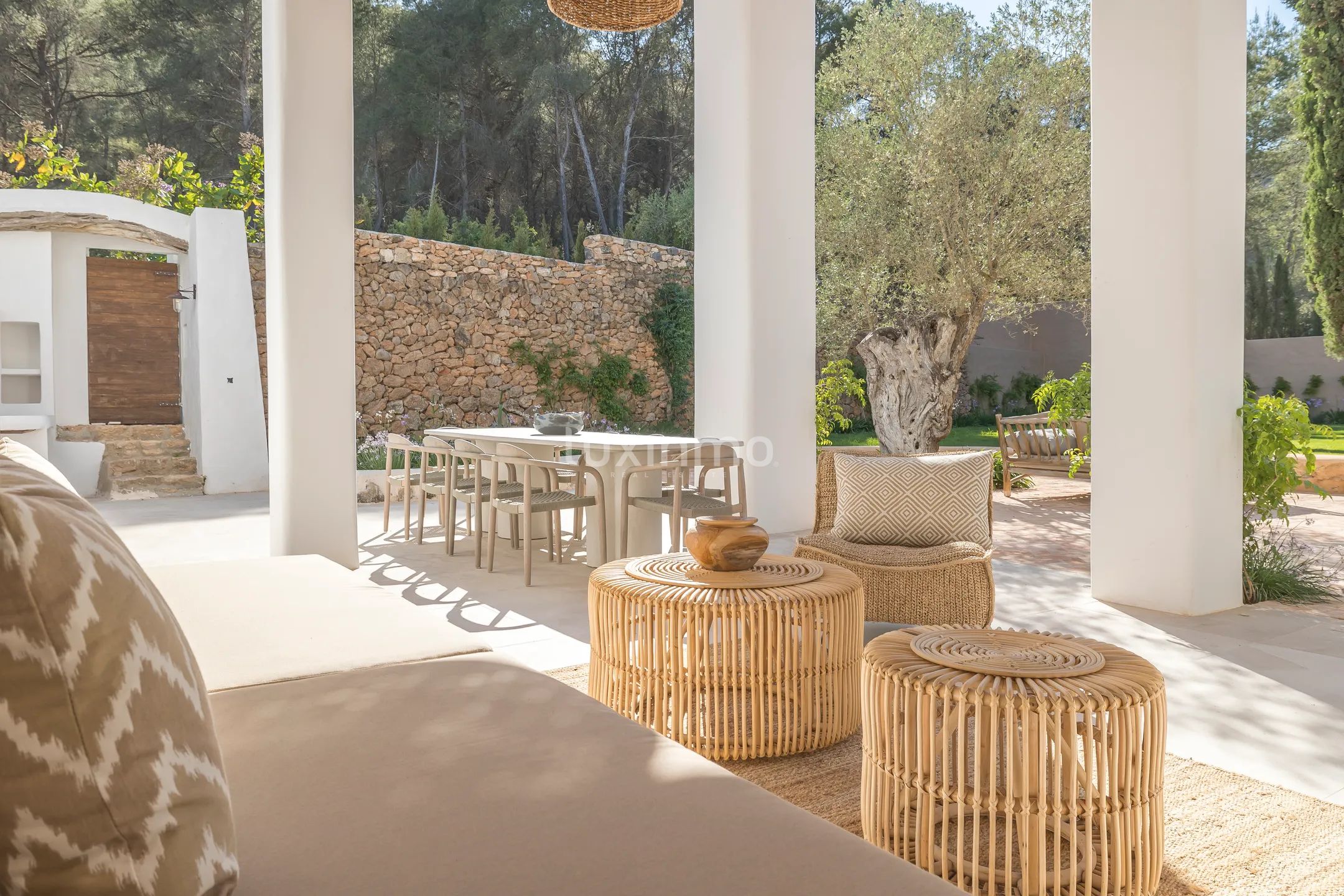 A Luxurious Shabby Chic Retreat in the Balearic Islands — photo 16