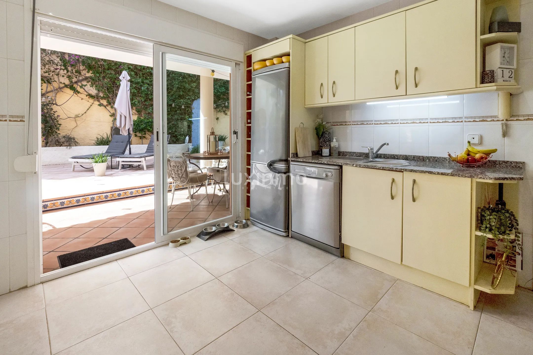 Mediterranean-style semi-detached house with pool in Albir — photo 11
