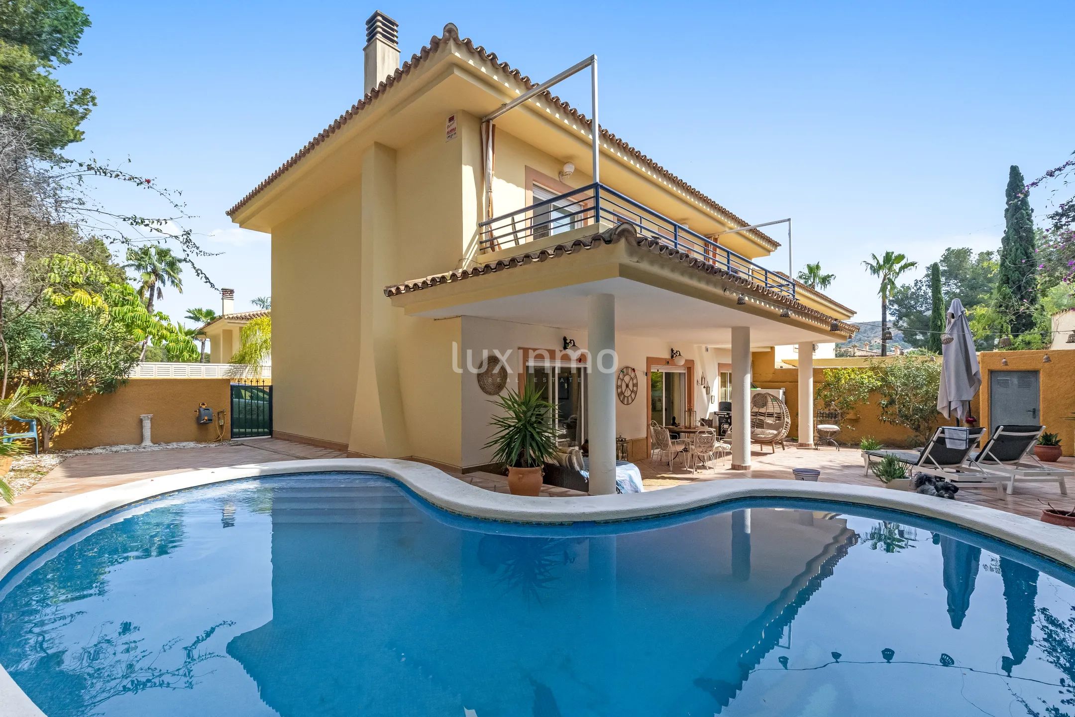 Mediterranean-style semi-detached house with pool in Albir