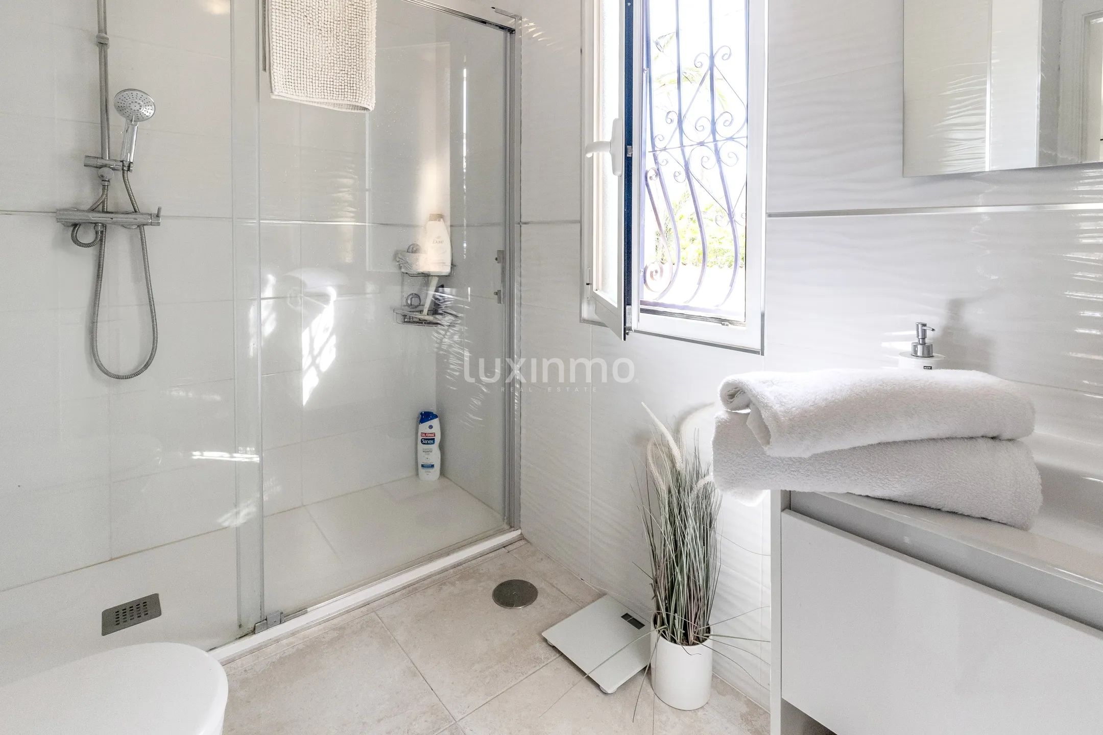 Mediterranean-style semi-detached house with pool in Albir — photo 20