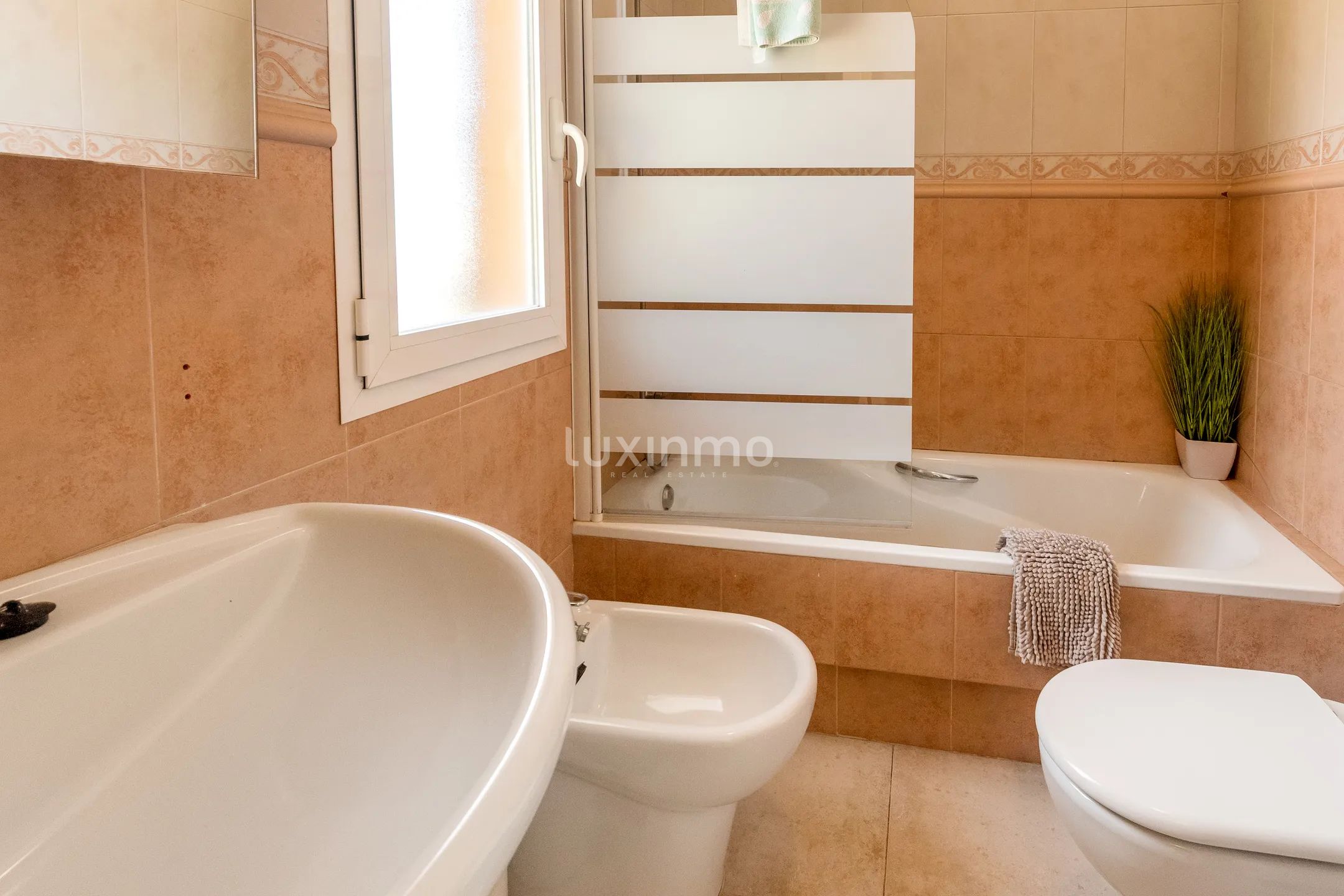 Mediterranean-style semi-detached house with pool in Albir — photo 17