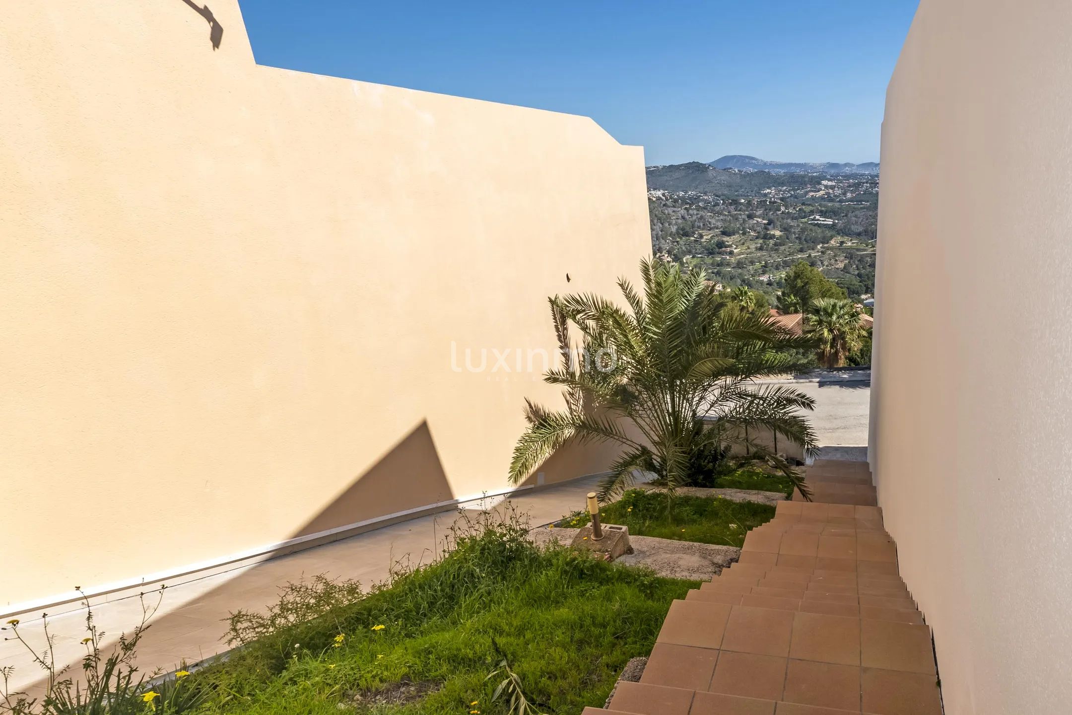 Modern detached house with sea views in Calpe — photo 21