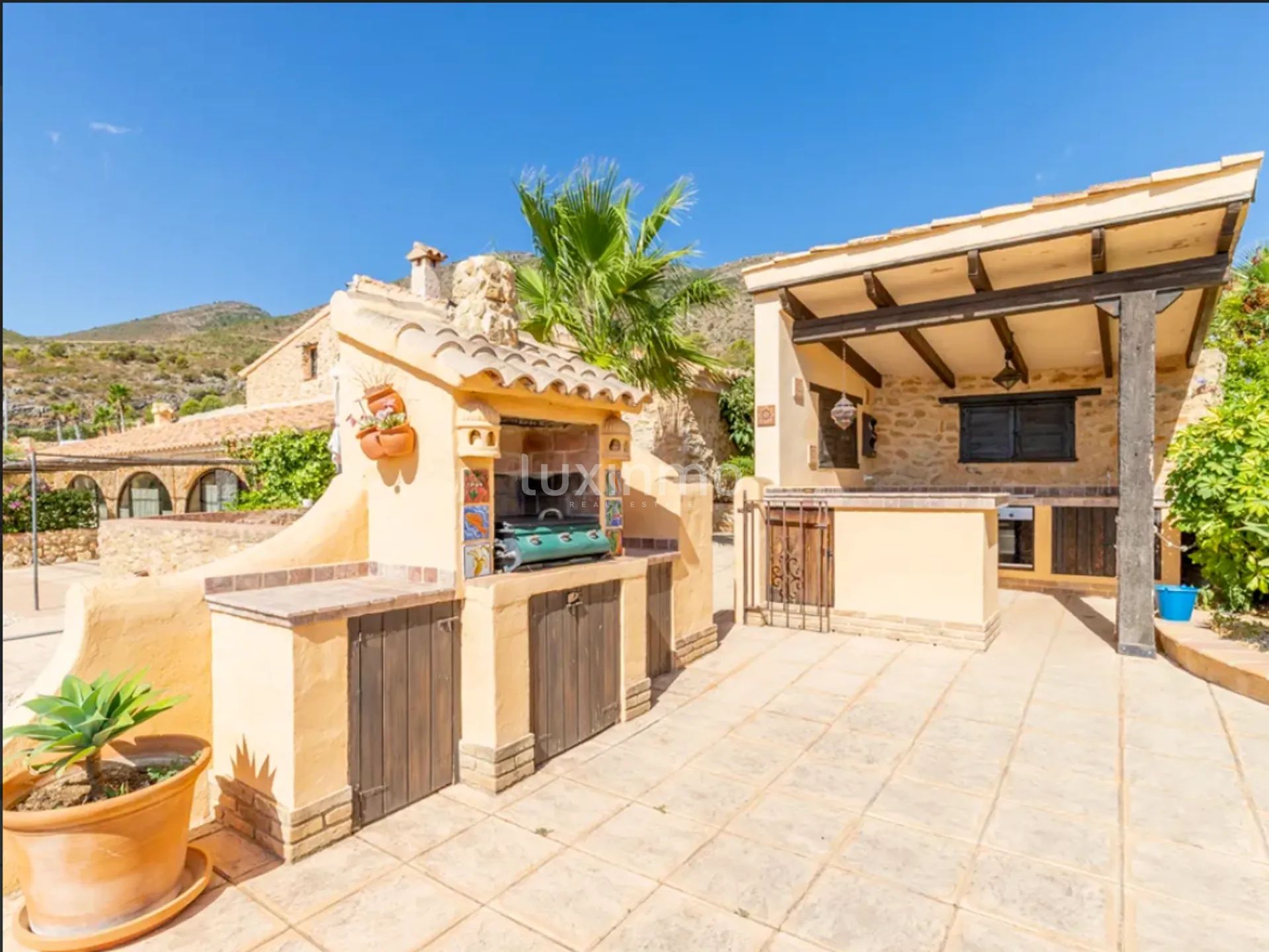 Śródziemnomorska finca z domkami gościnnymi i panoramicznym widokiem — photo 10