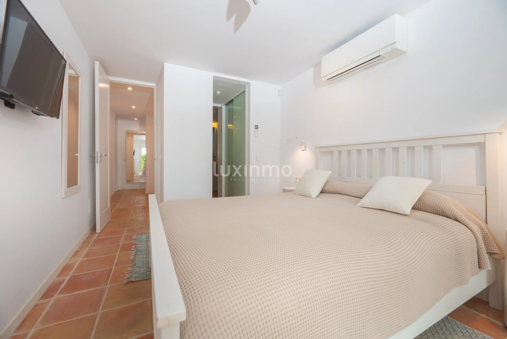 Elegant Mediterranean Villa with Panoramic Sea Views in Can Pep Simó — photo 11