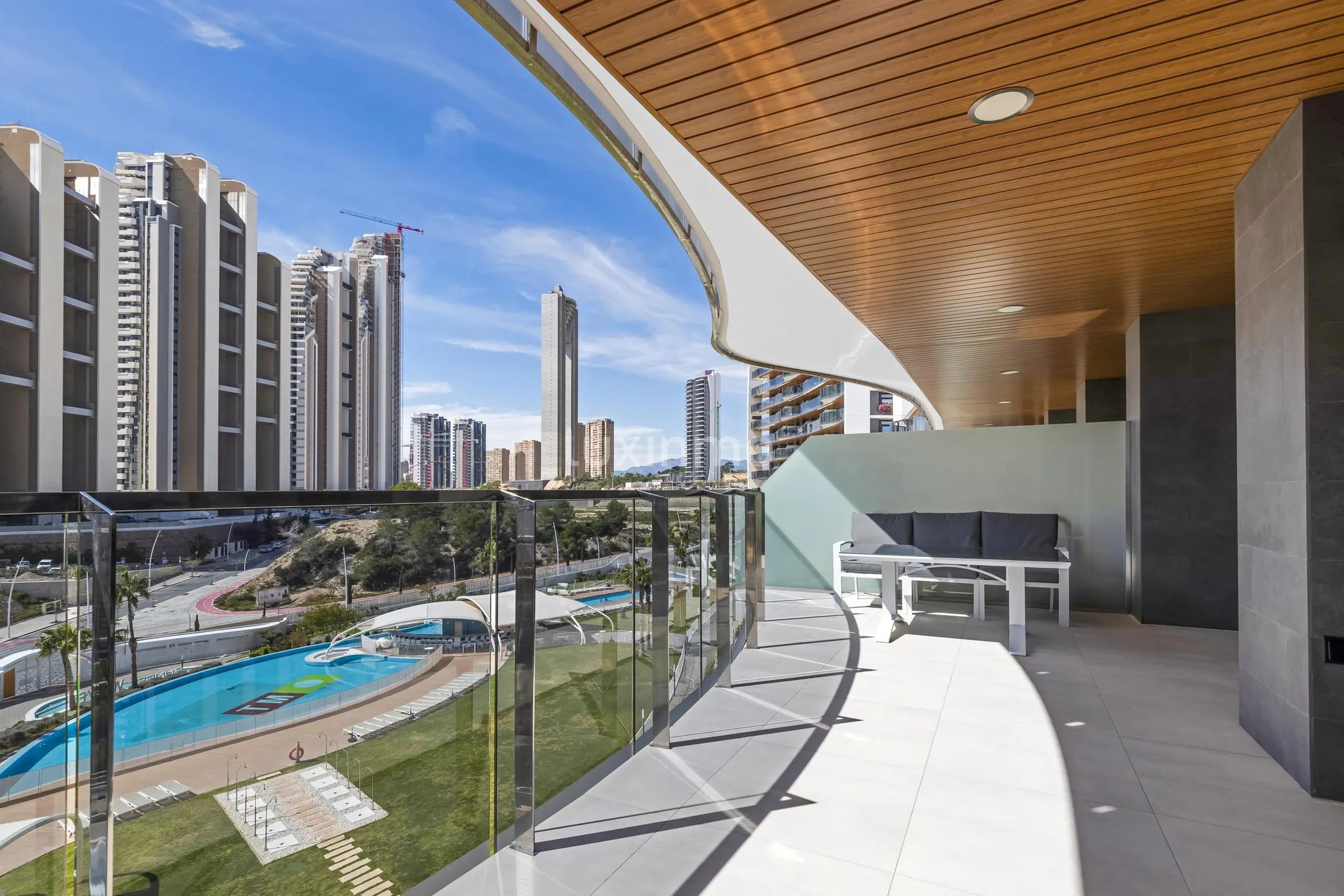 Beautiful 3 bedroom flat in Sunset Waves for sale — photo 4