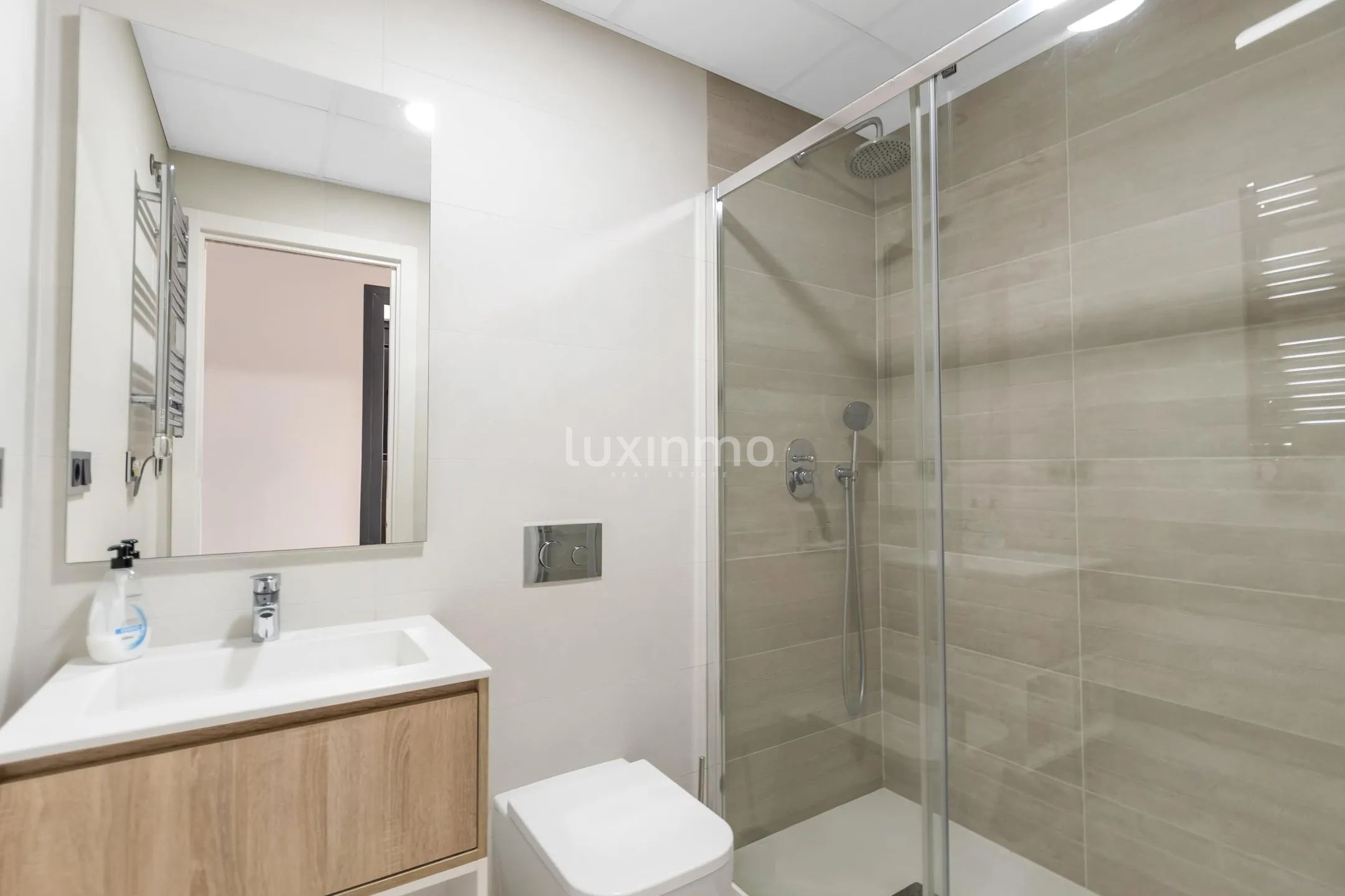 Prachtige 3 slaapkamer flat in Sunset Waves te koop — photo 24