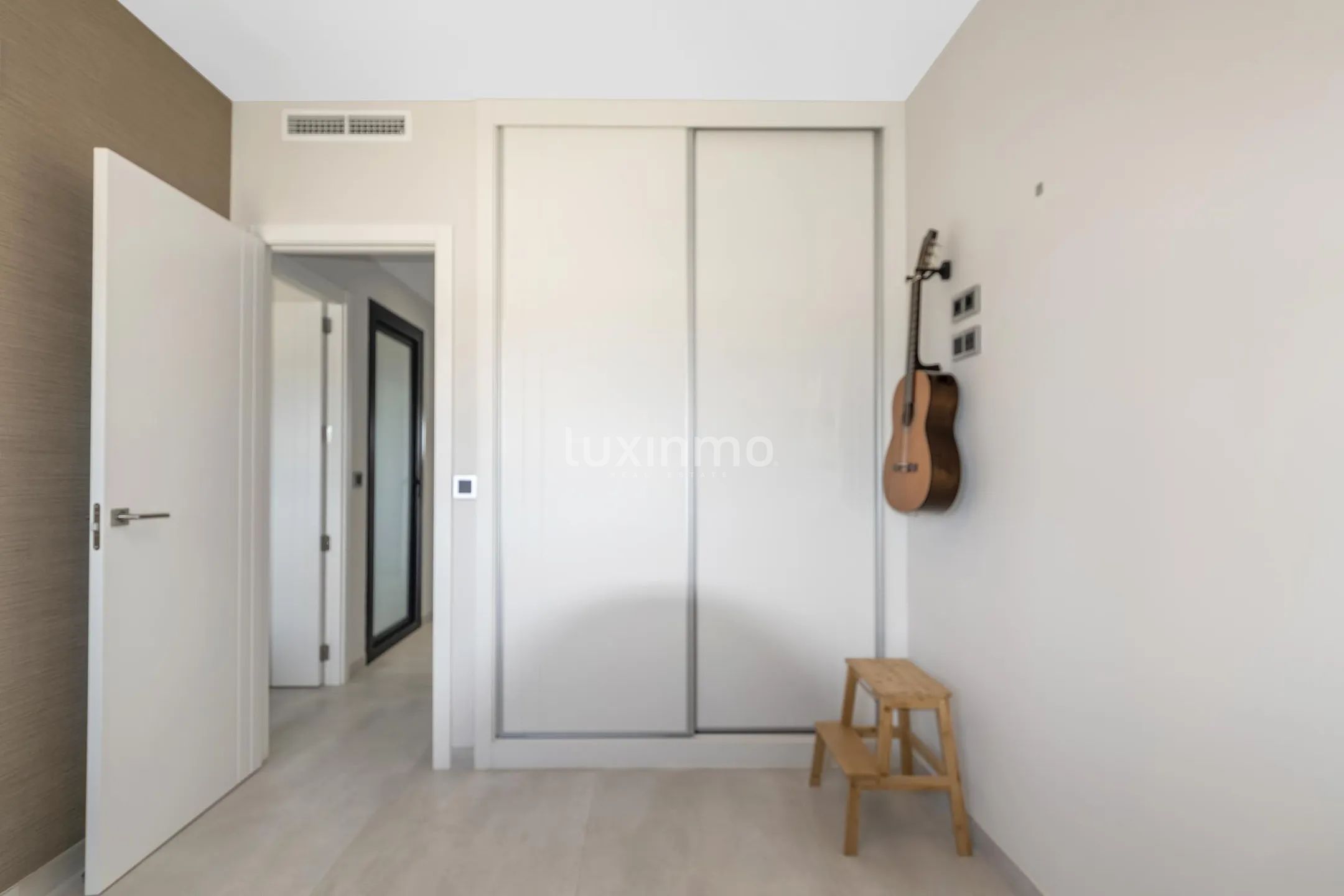 Prachtige 3 slaapkamer flat in Sunset Waves te koop — photo 26