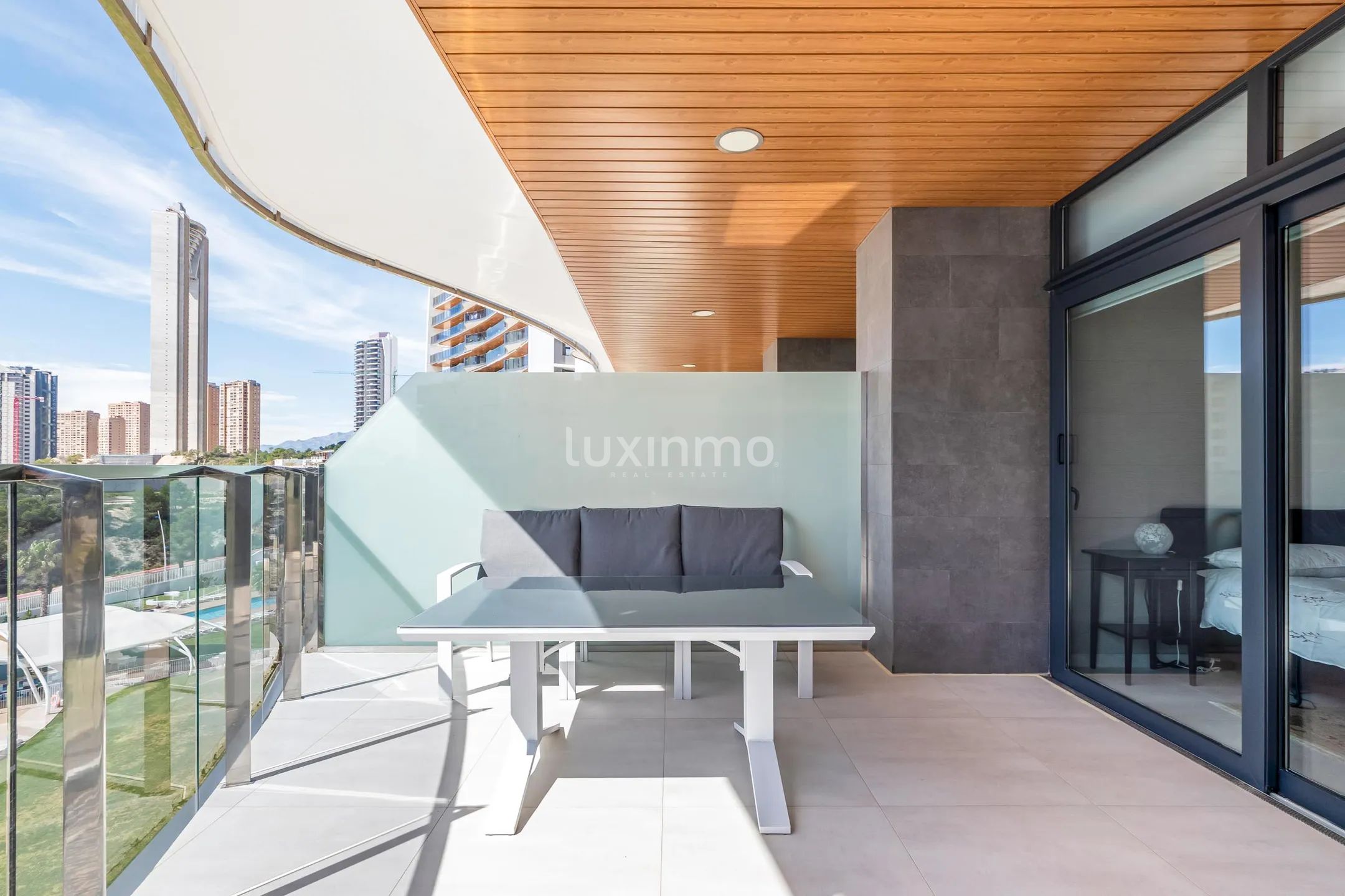 Beautiful 3 bedroom flat in Sunset Waves for sale — photo 2
