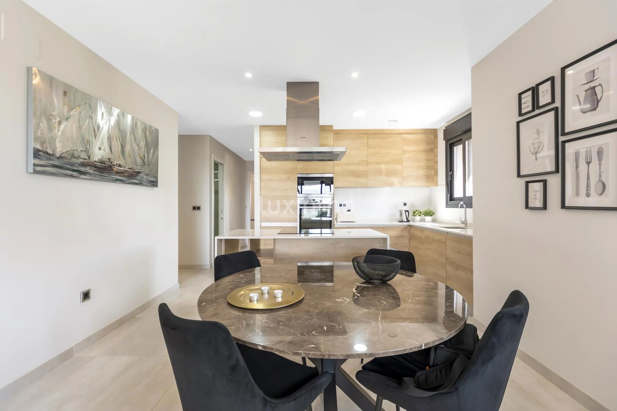 Prachtige 3 slaapkamer flat in Sunset Waves te koop — photo 10