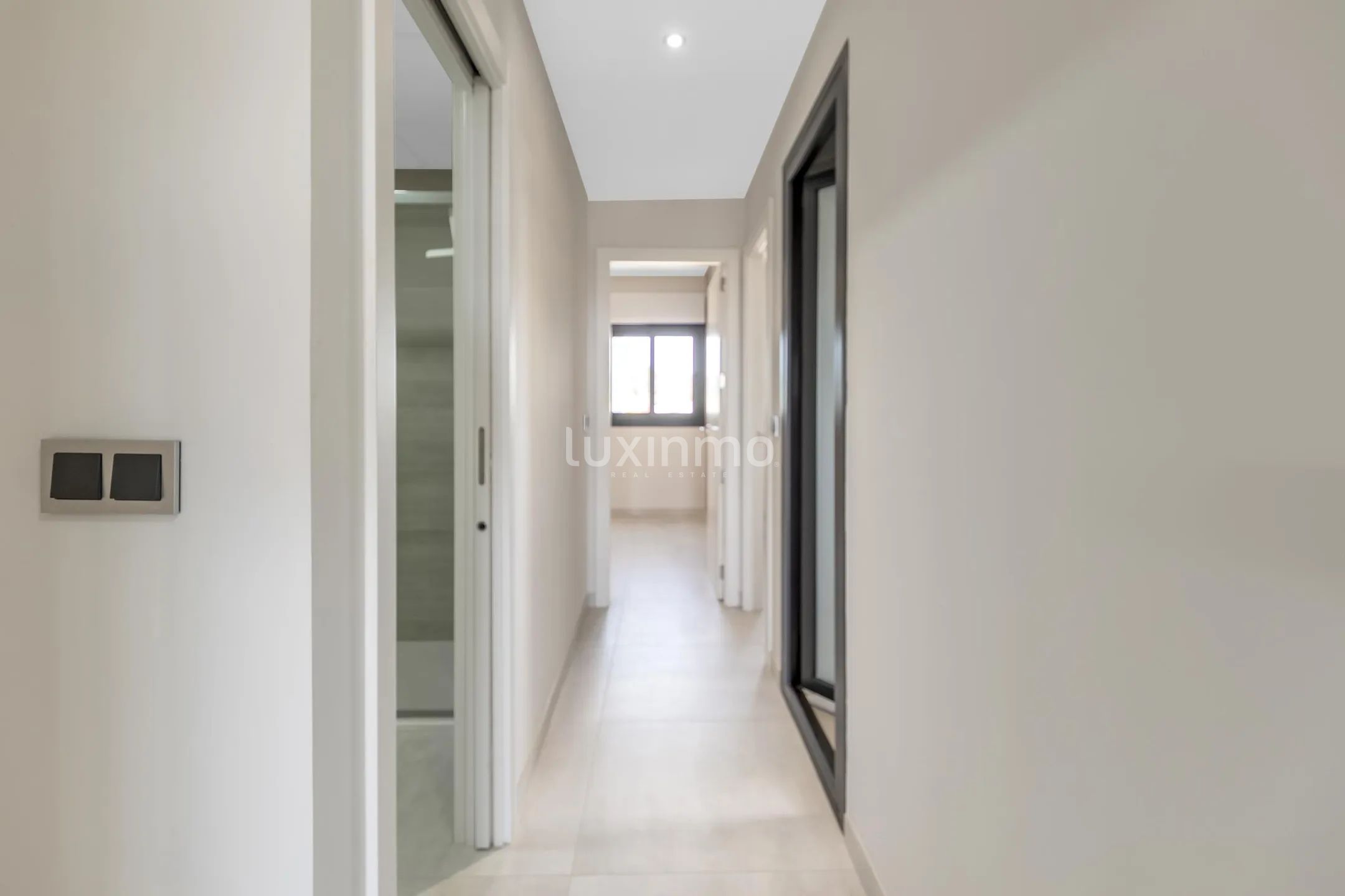 Prachtige 3 slaapkamer flat in Sunset Waves te koop — photo 28