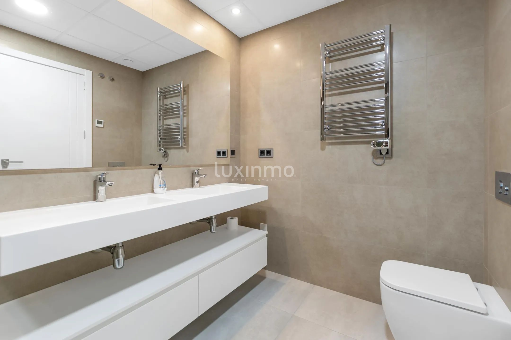 Prachtige 3 slaapkamer flat in Sunset Waves te koop — photo 20