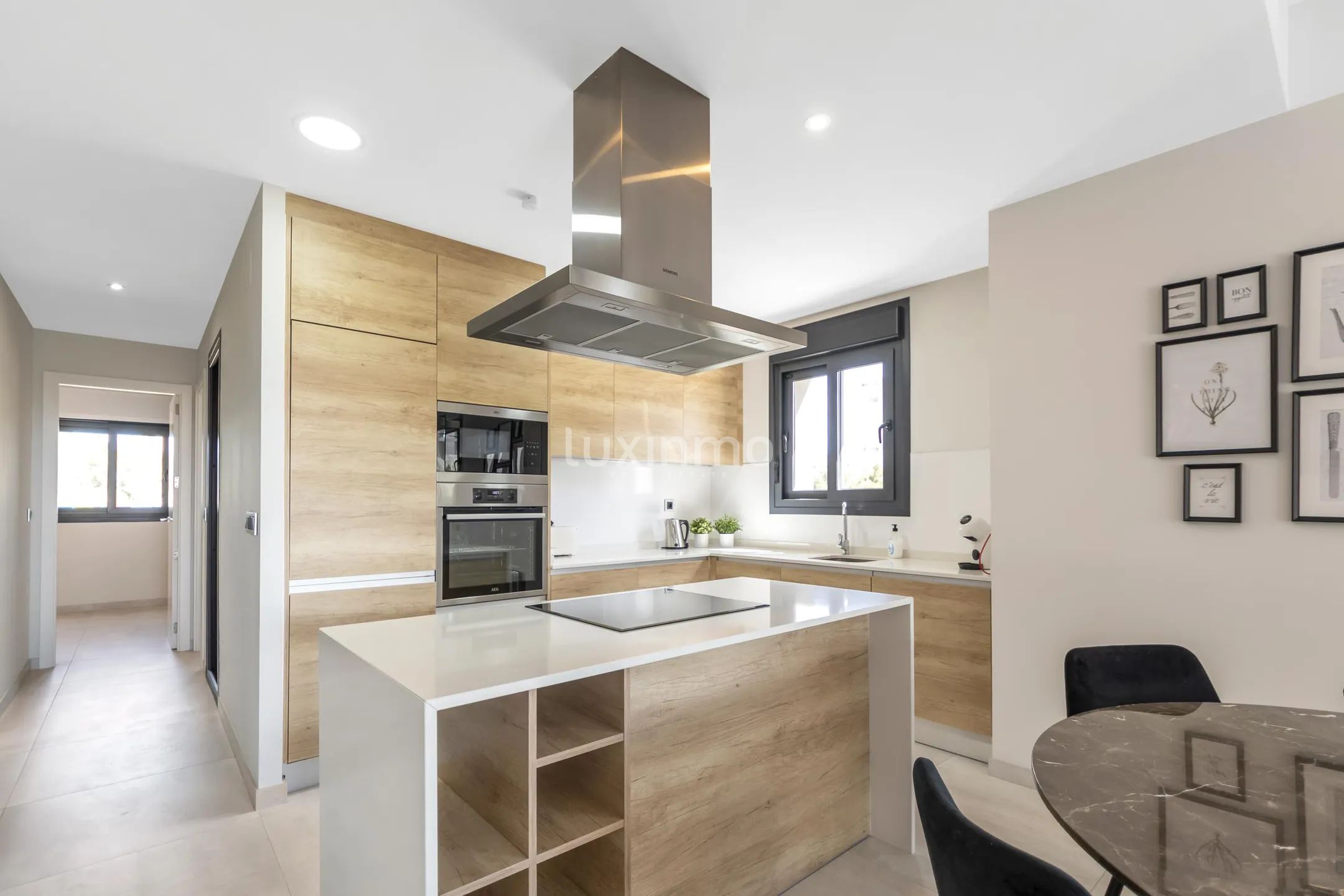 Beautiful 3 bedroom flat in Sunset Waves for sale — photo 7