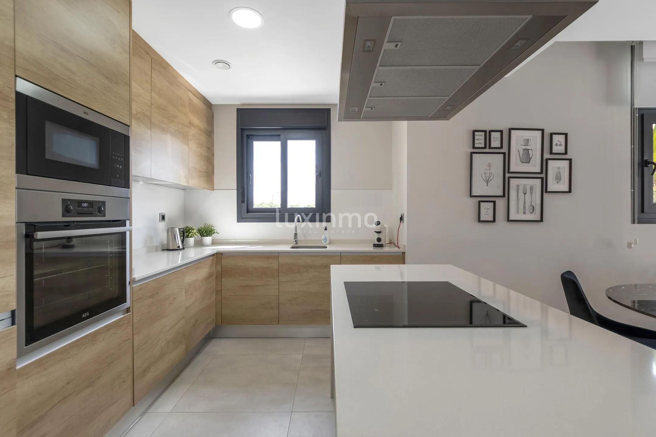 Prachtige 3 slaapkamer flat in Sunset Waves te koop — photo 8