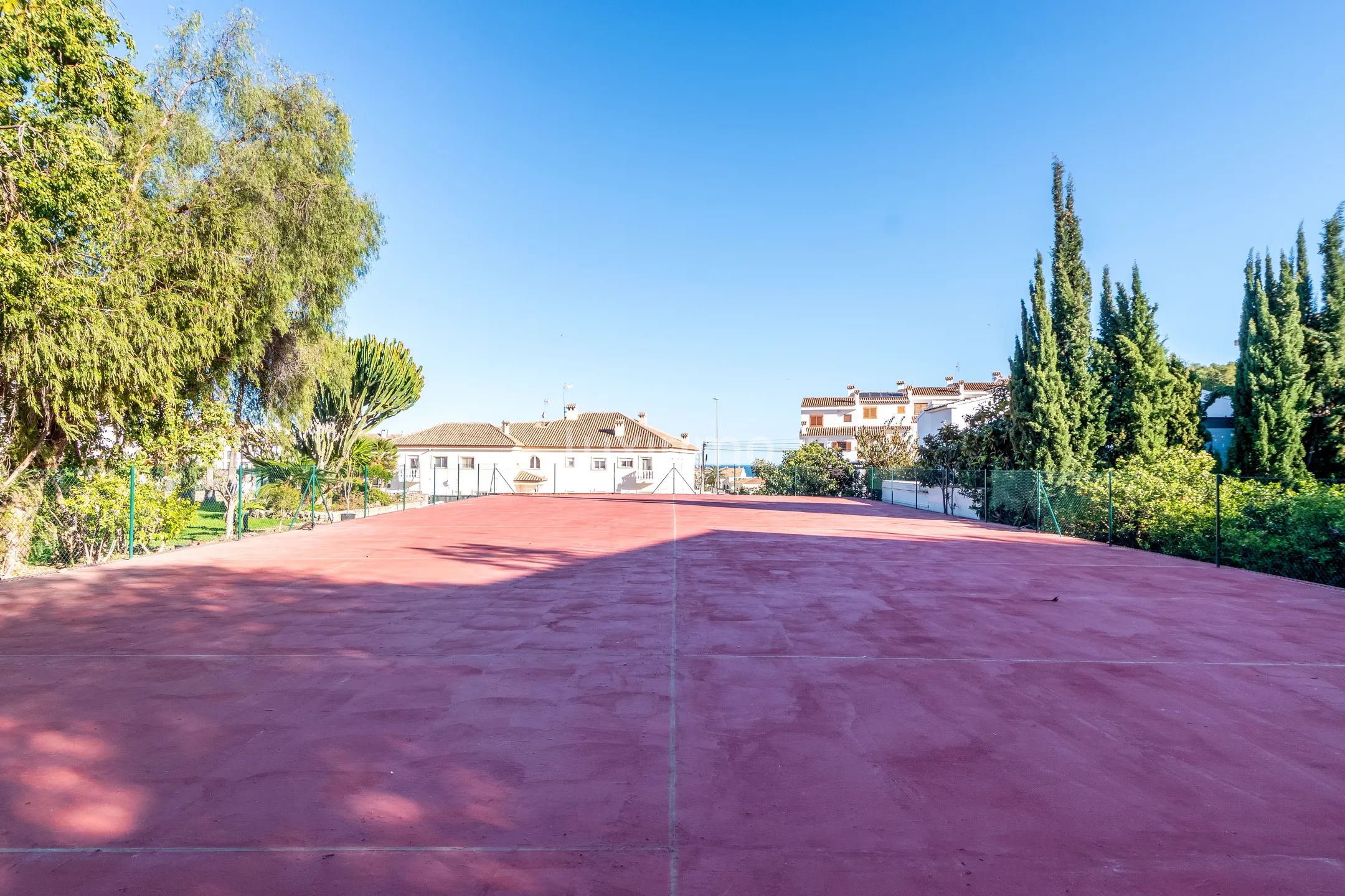 Современный дом с 3 спальнями, террасой и общим бассейном в Альтеа — photo 24