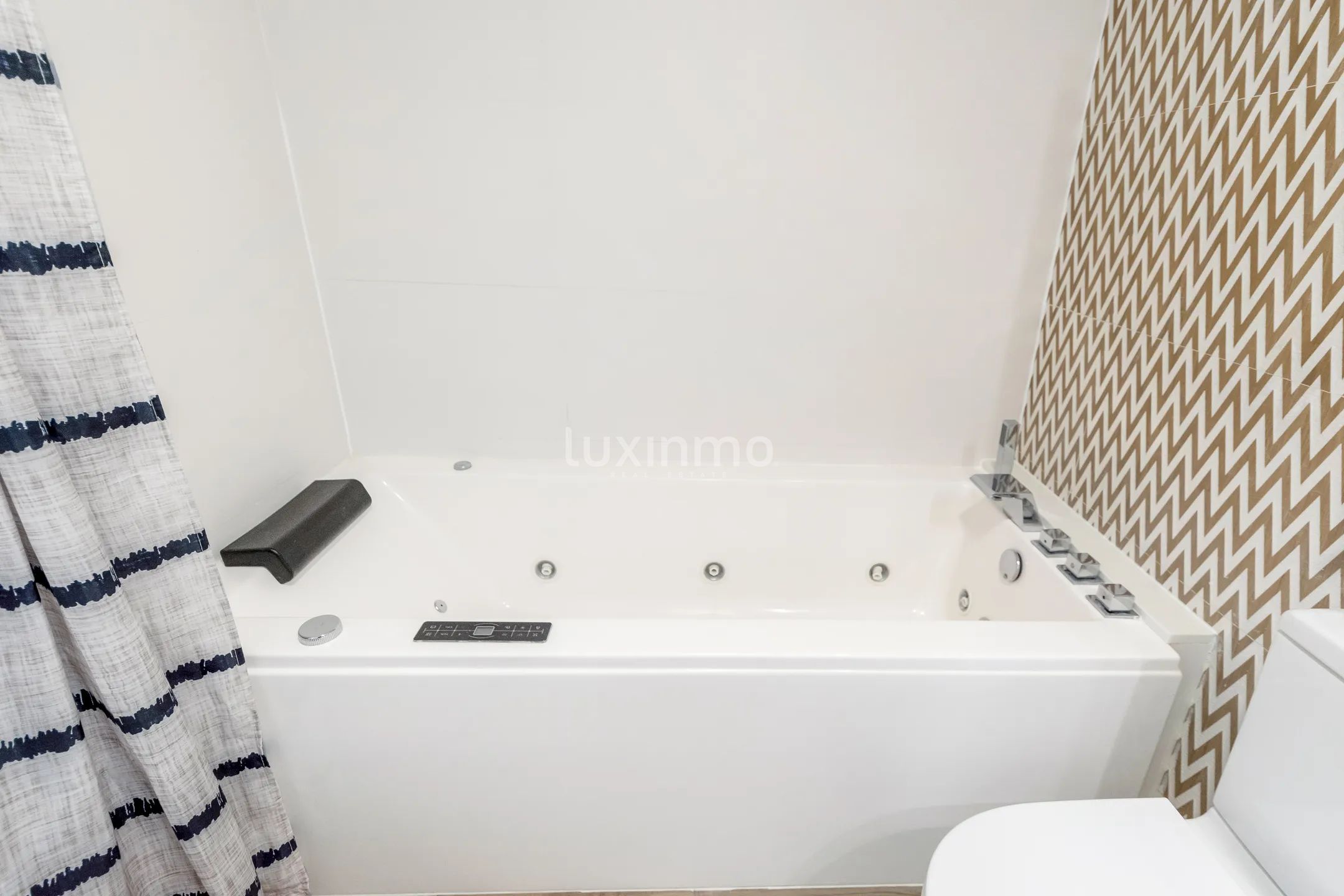 Современный дом с 3 спальнями, террасой и общим бассейном в Альтеа — photo 12