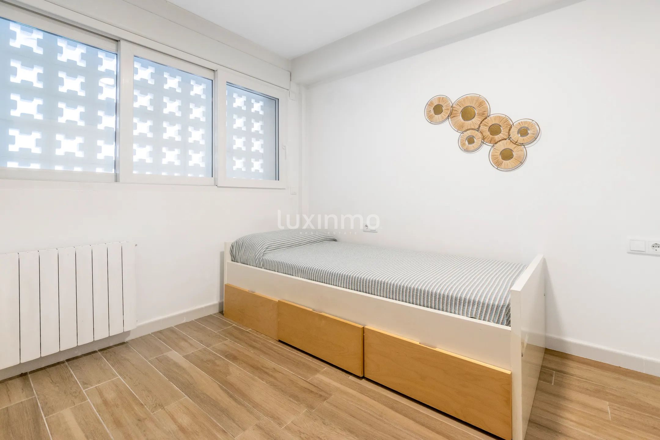 Современный дом с 3 спальнями, террасой и общим бассейном в Альтеа — photo 17