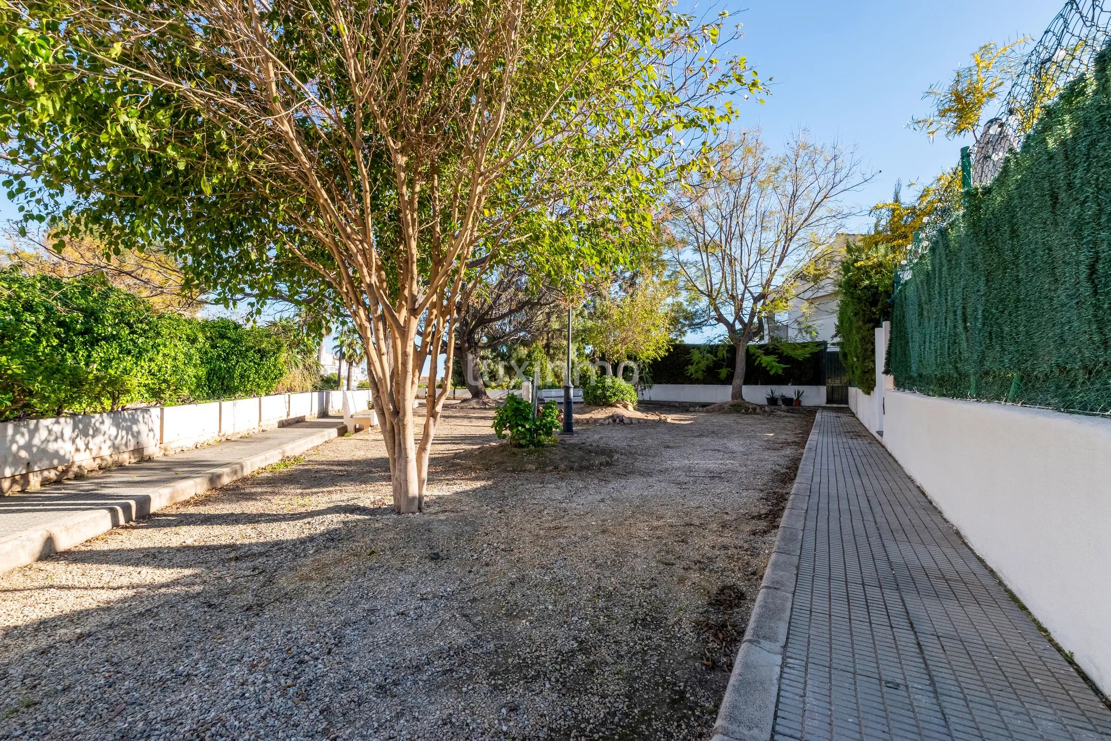 Современный дом с 3 спальнями, террасой и общим бассейном в Альтеа — photo 25