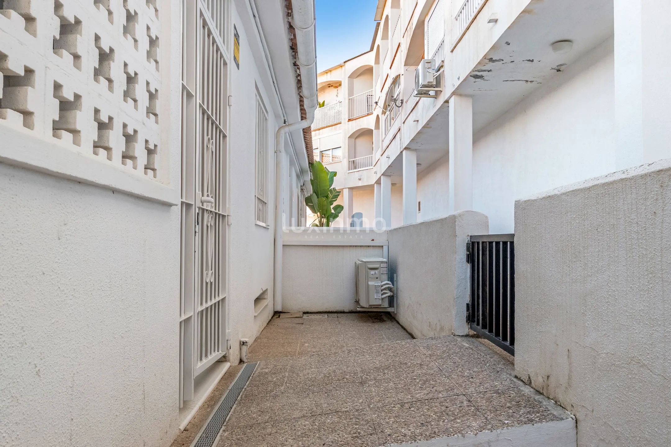 Современный дом с 3 спальнями, террасой и общим бассейном в Альтеа — photo 27