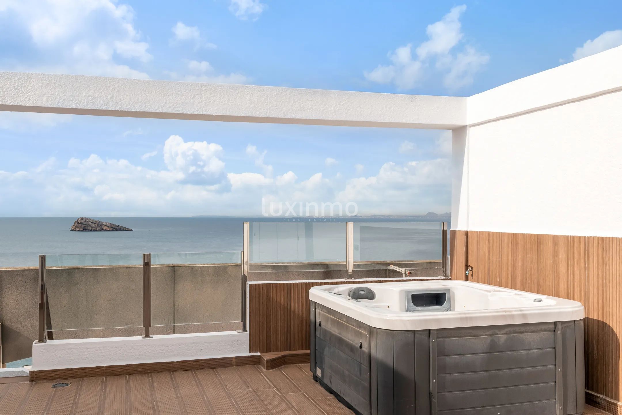 Frontline duplex penthouse with mountain and sea views in Benidorm — photo 2