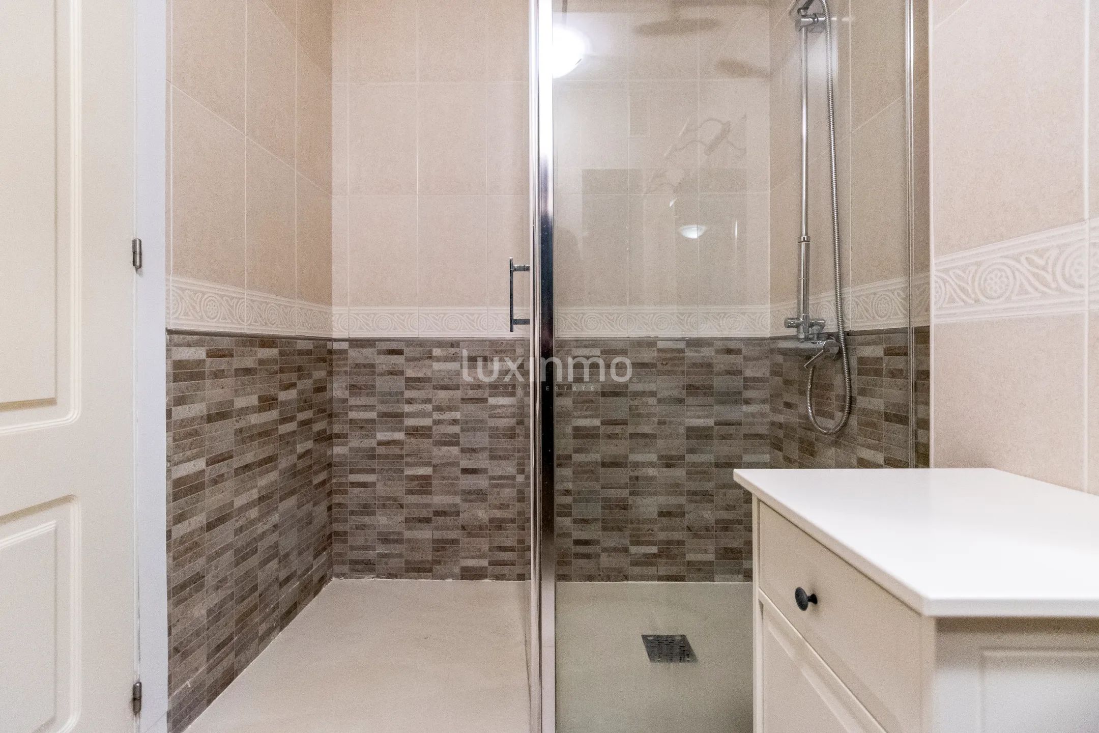 Frontline duplex penthouse with mountain and sea views in Benidorm — photo 18