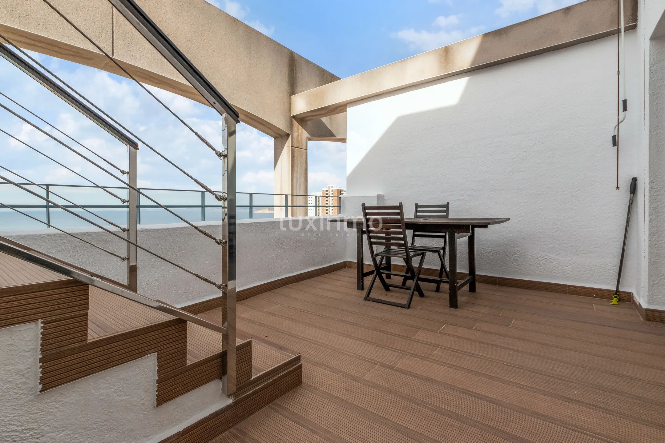 Frontline duplex penthouse with mountain and sea views in Benidorm — photo 3