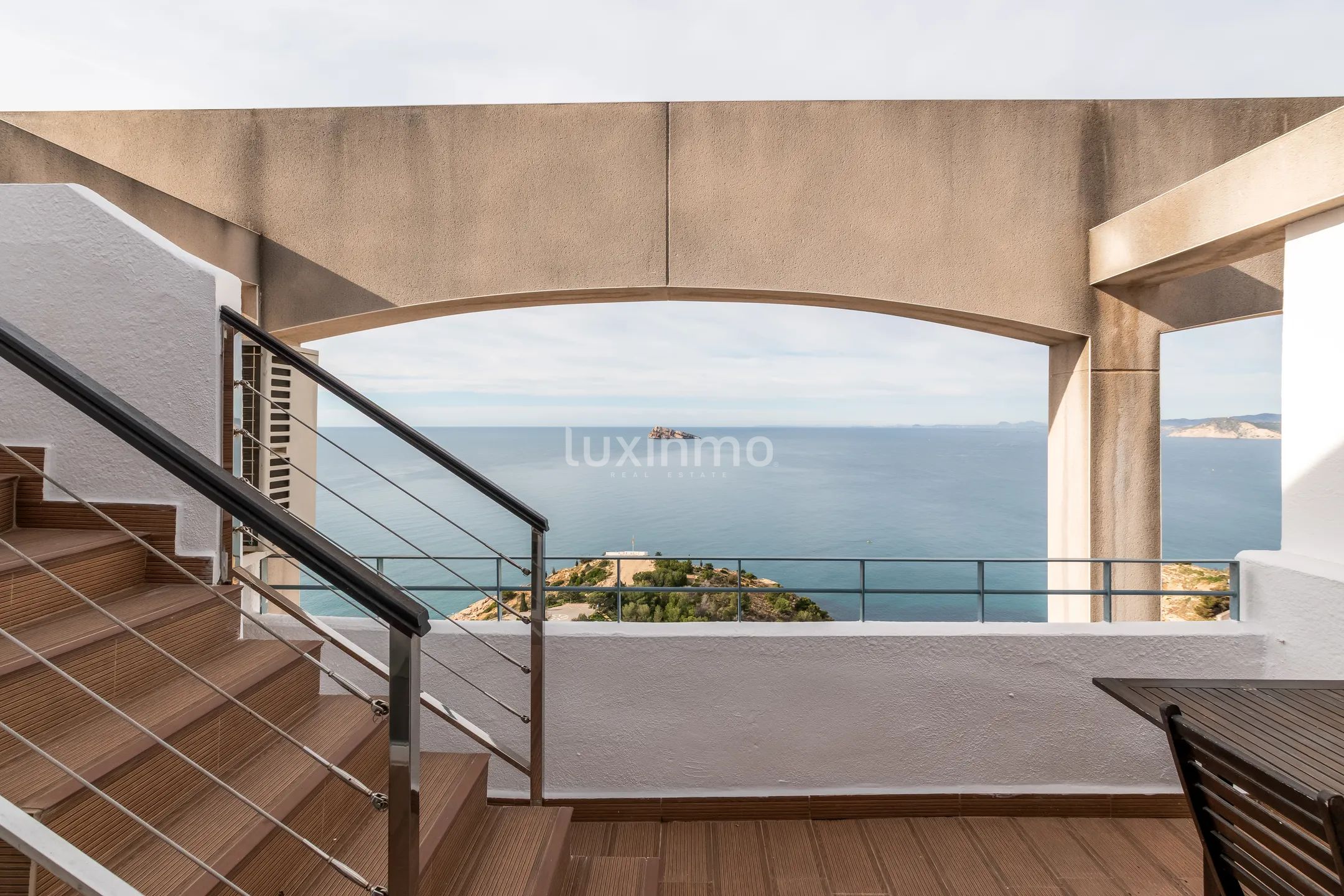 Frontline duplex penthouse with mountain and sea views in Benidorm — photo 4