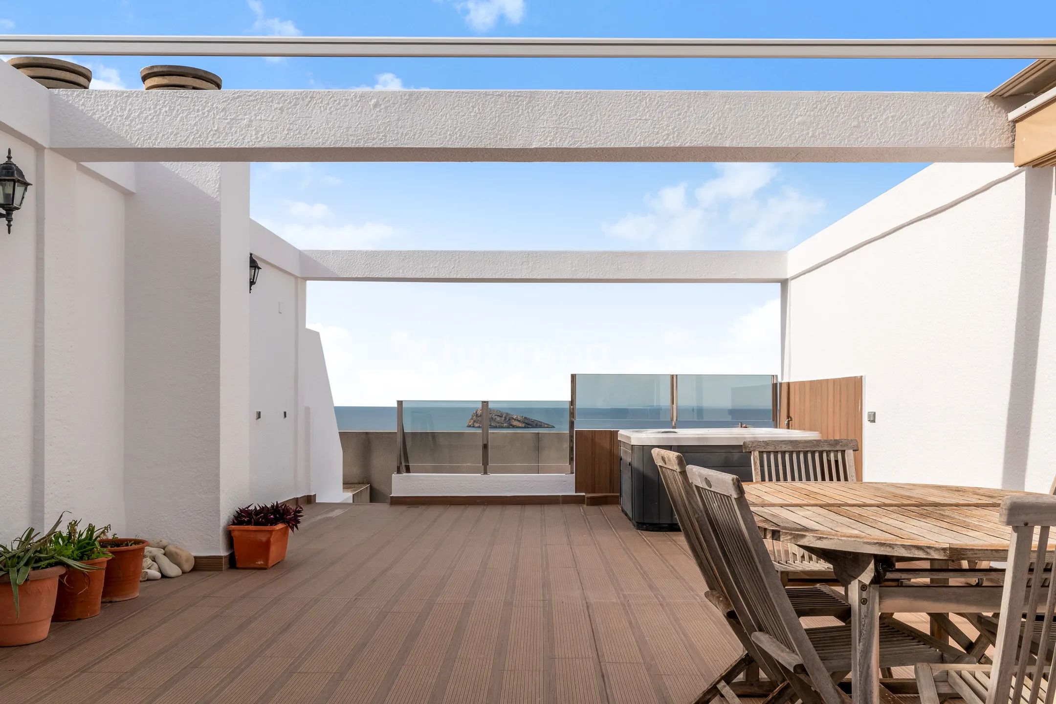 Frontline duplex penthouse with mountain and sea views in Benidorm