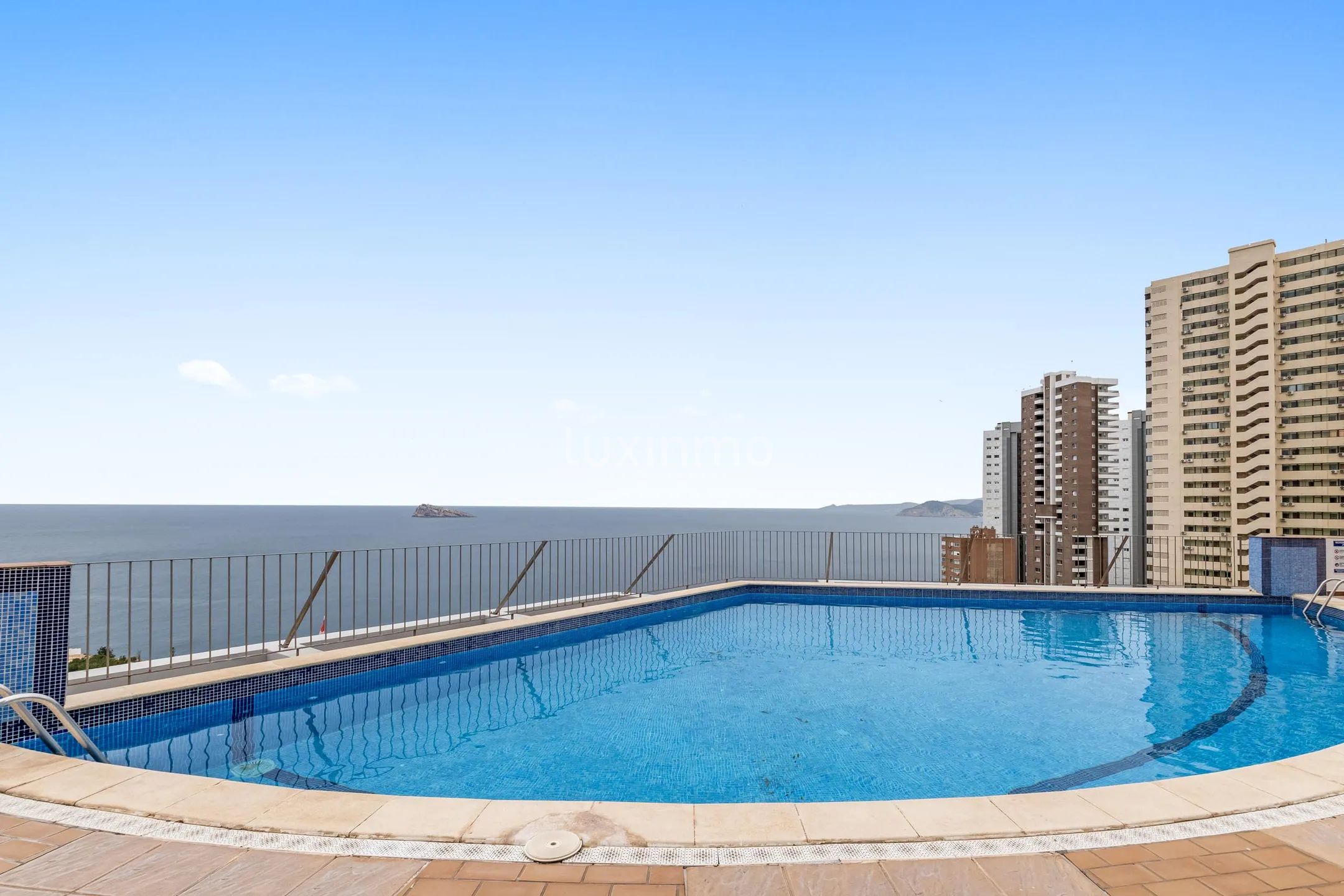 Frontline duplex penthouse with mountain and sea views in Benidorm — photo 23