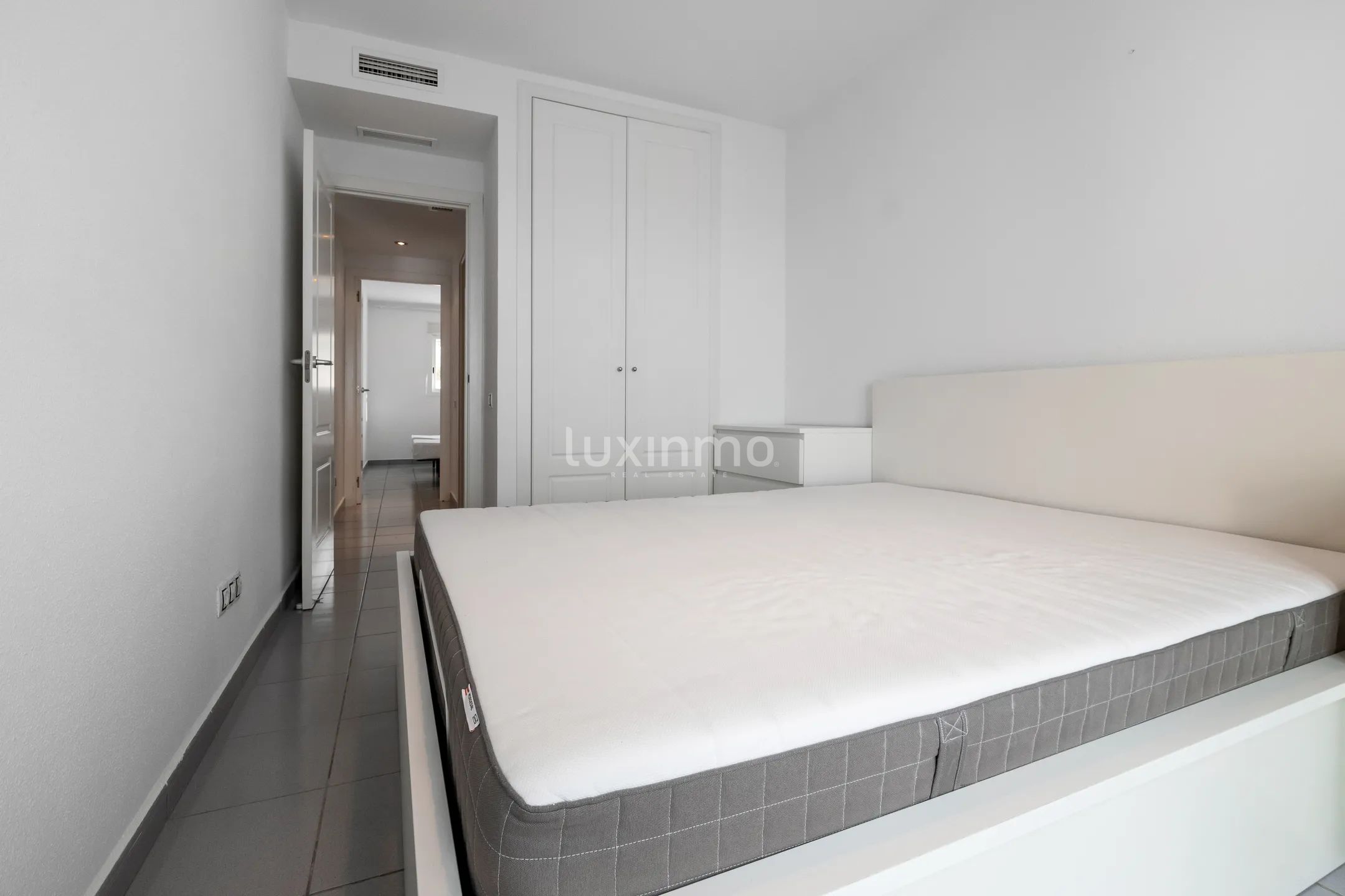 Frontline duplex penthouse with mountain and sea views in Benidorm — photo 14