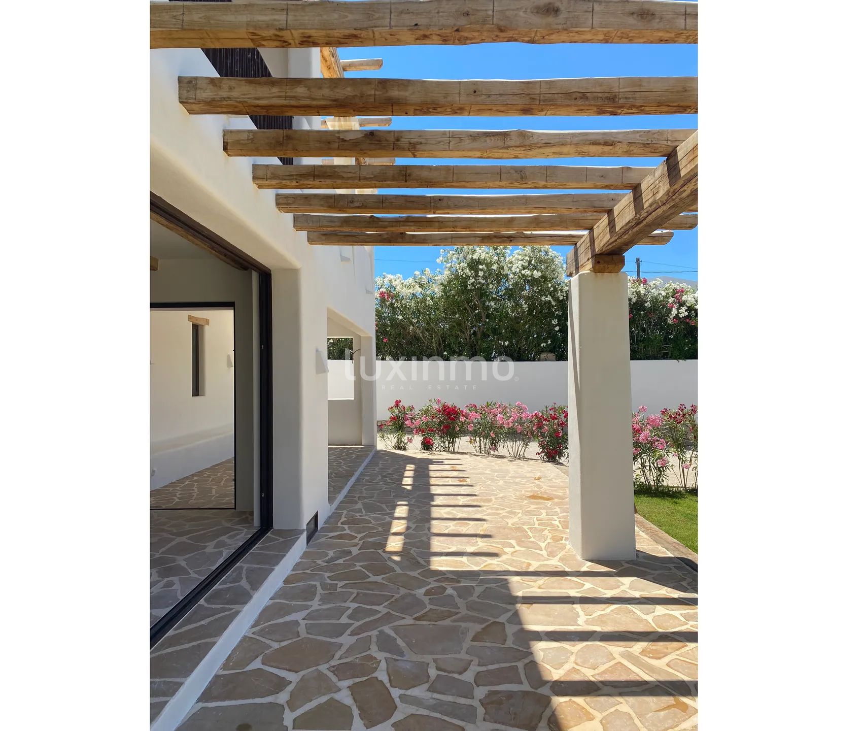 Spacious Ibiza style villa for sale in Moraira — photo 14